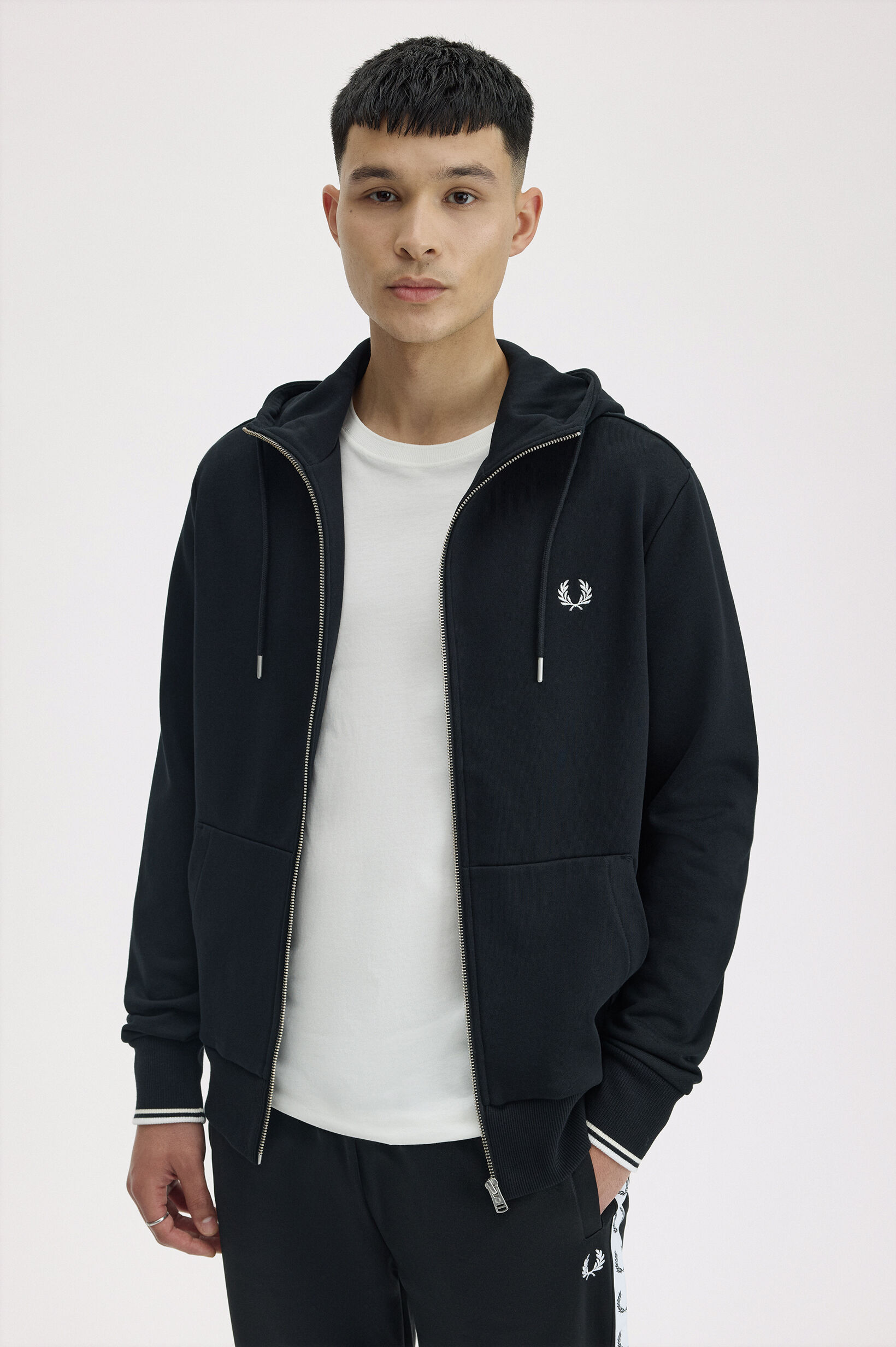 FRED PERRY 「Hooded Zip Through Sweatshirt／フードジップアップパーカー」|スウェット・ジャージ|