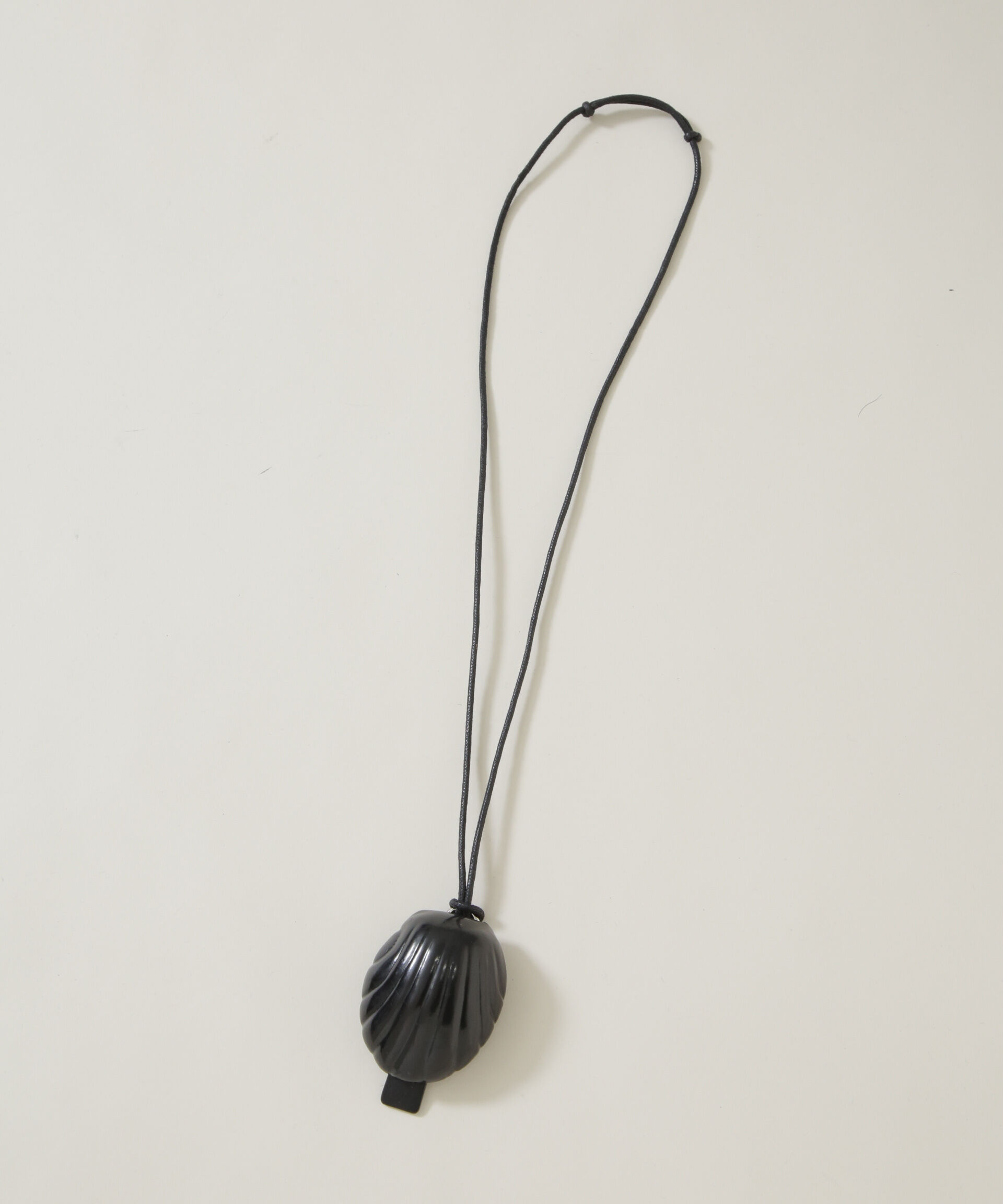 nano･universe「JAMIRAY/LEATHER SHELL NECKLACE」|ネックレス|