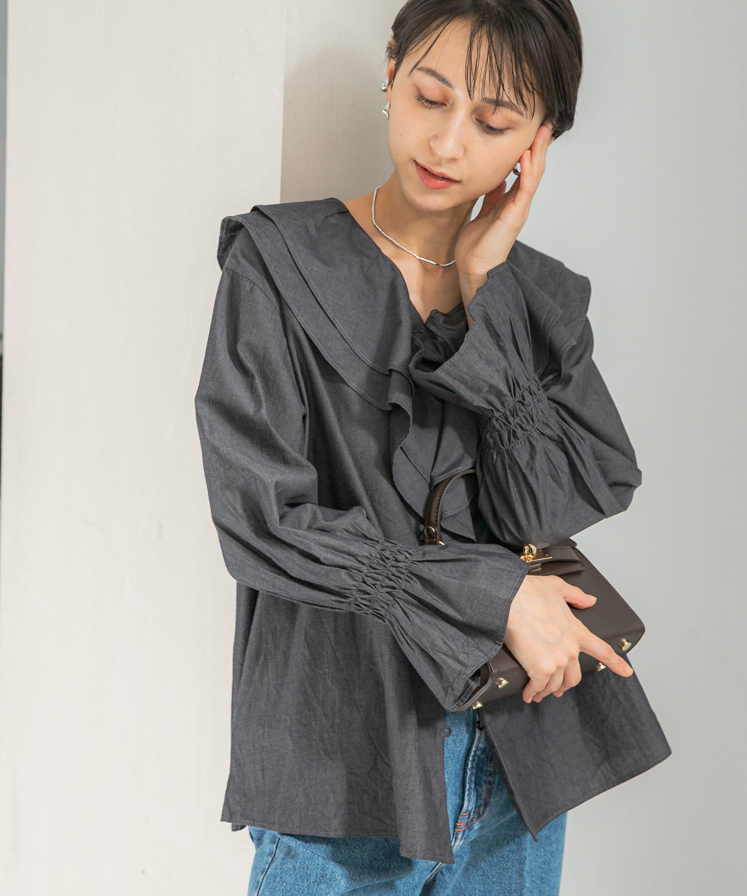 URBAN RESEARCH ROSSO「Vネックラッフルシアーデニムブラウス」|シャツ・ブラウス|ネイビー