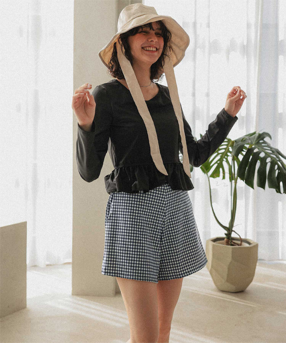 titivate「ペプラム長袖トップス&times;ショーツ/セット水着」|ビキニ|ブラック2