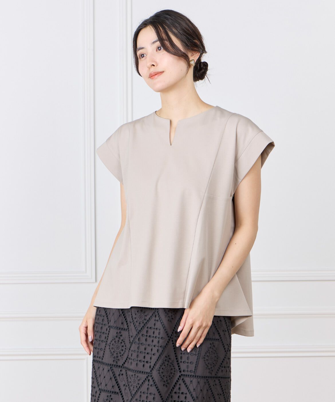 7-IDconcept.「裾ﾌﾚｱｰﾌﾟﾙｵｰﾊﾞｰ《UVｶｯﾄ》《接触冷感》|前後差ﾍﾑで華や 」|Tシャツ・カットソー|グレーベージ 3