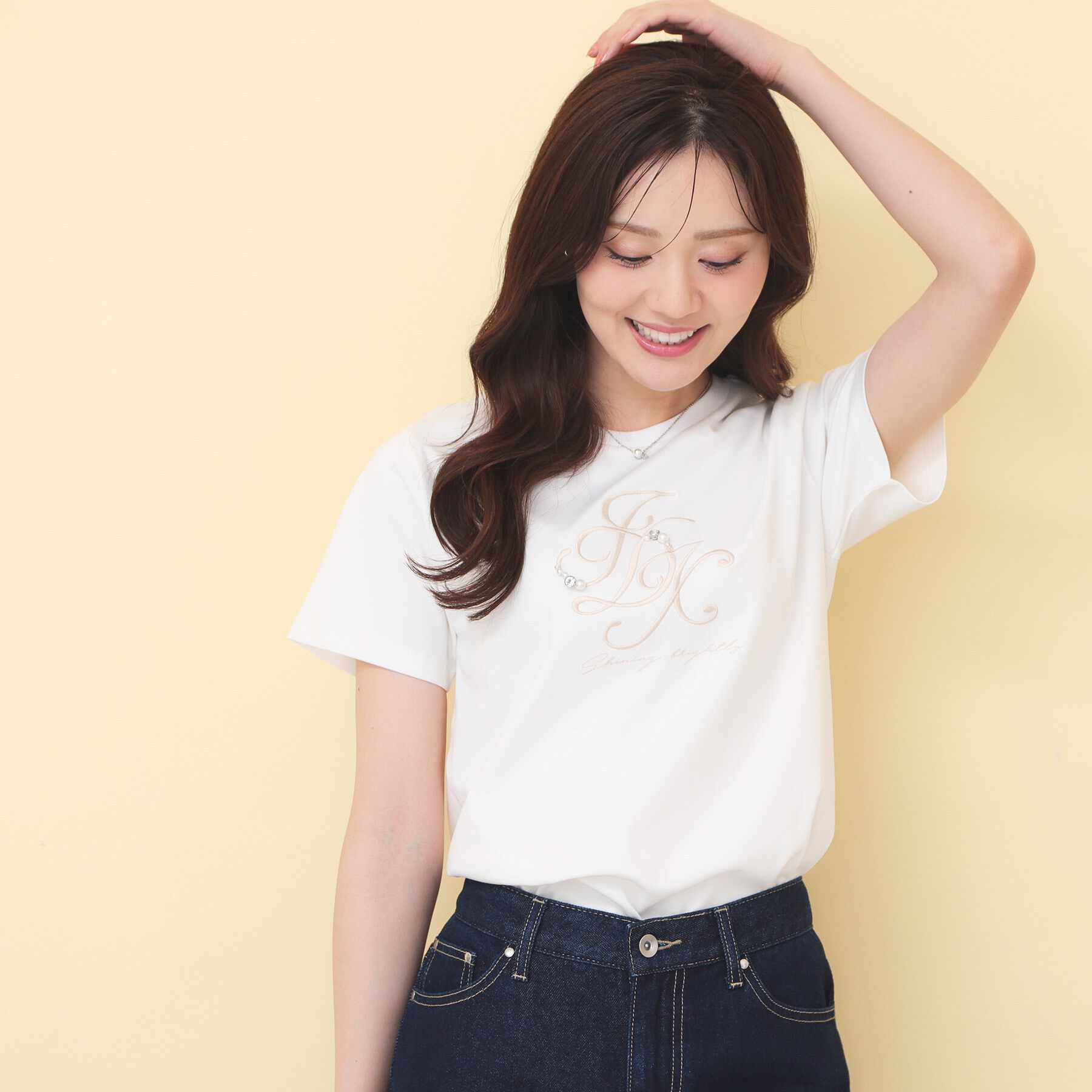 index「【接触冷感】ビッグロゴ刺繍ビジュー付きTシャツ《洗濯機OK／UVケア》」|Tシャツ・カットソー|オフホワイト(003