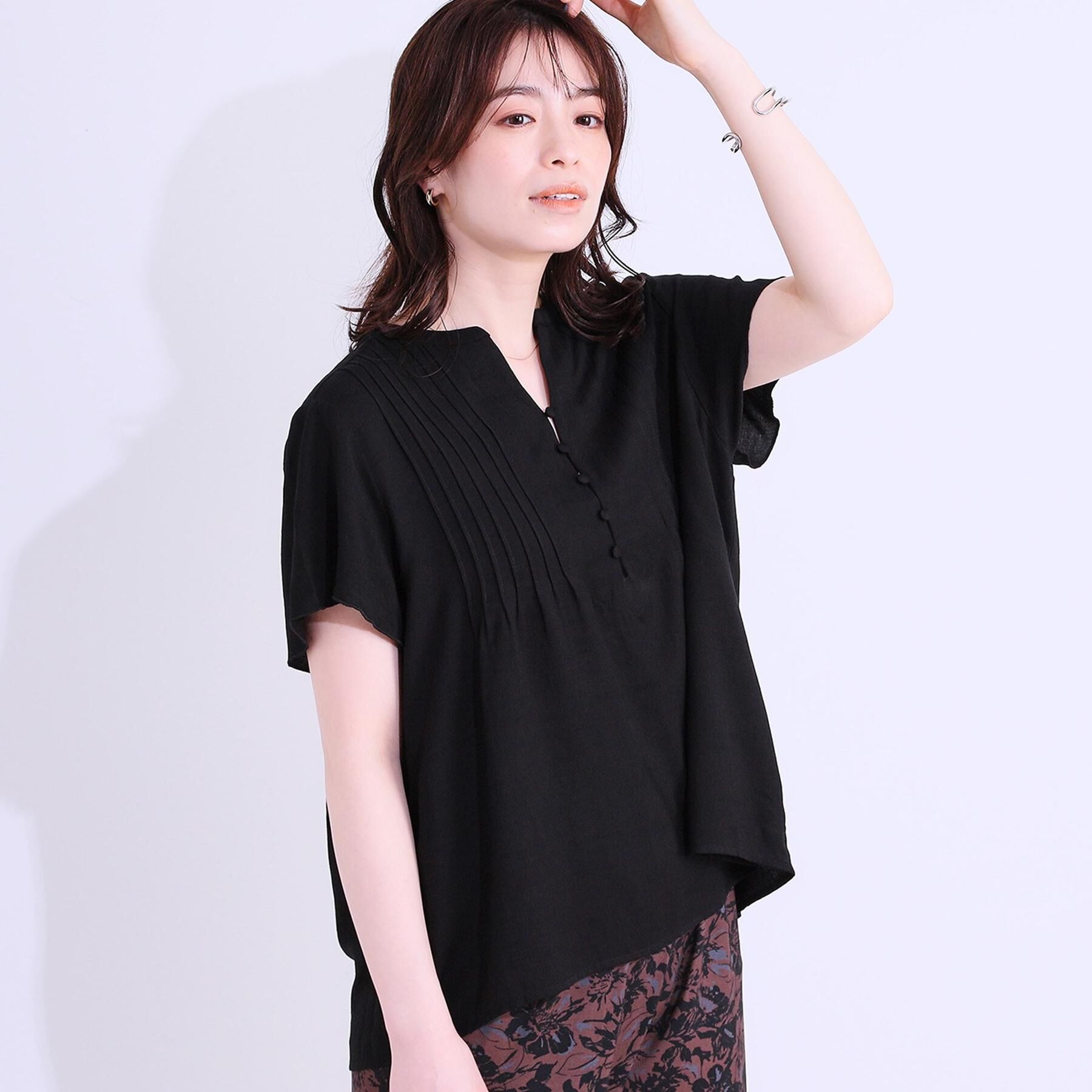 SHOO･LA･RUE「【洗える/S-LL】ふわりシルエットが涼しげ フロントボタンブラウス」|シャツ・ブラウス|ブラック(019)