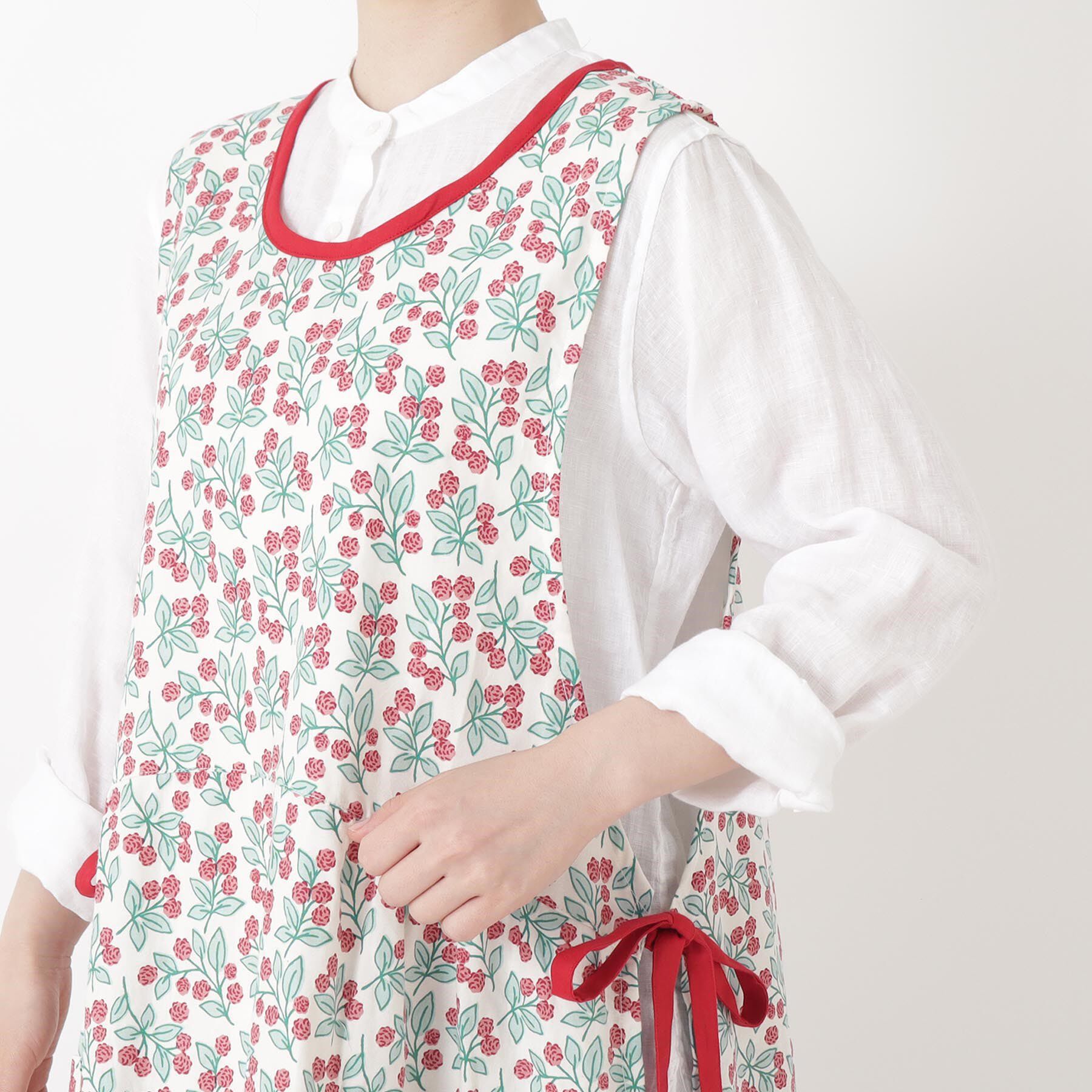 212 KITCHEN STORE「ベリーリーフエプロン RED」|食器・キッチングッズ|