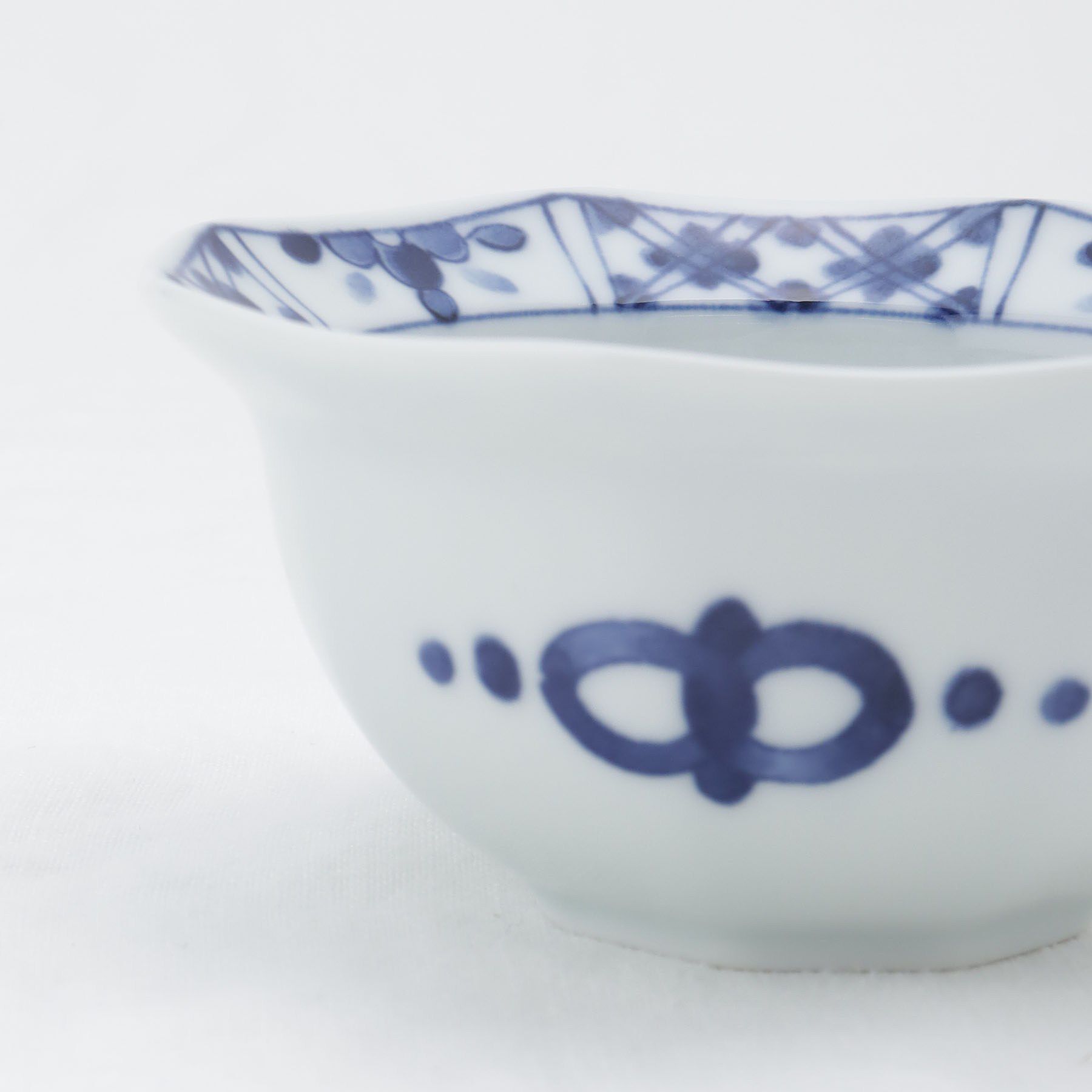 212 KITCHEN STORE「藍凛堂 八角小鉢 間取草花」|食器・キッチングッズ|