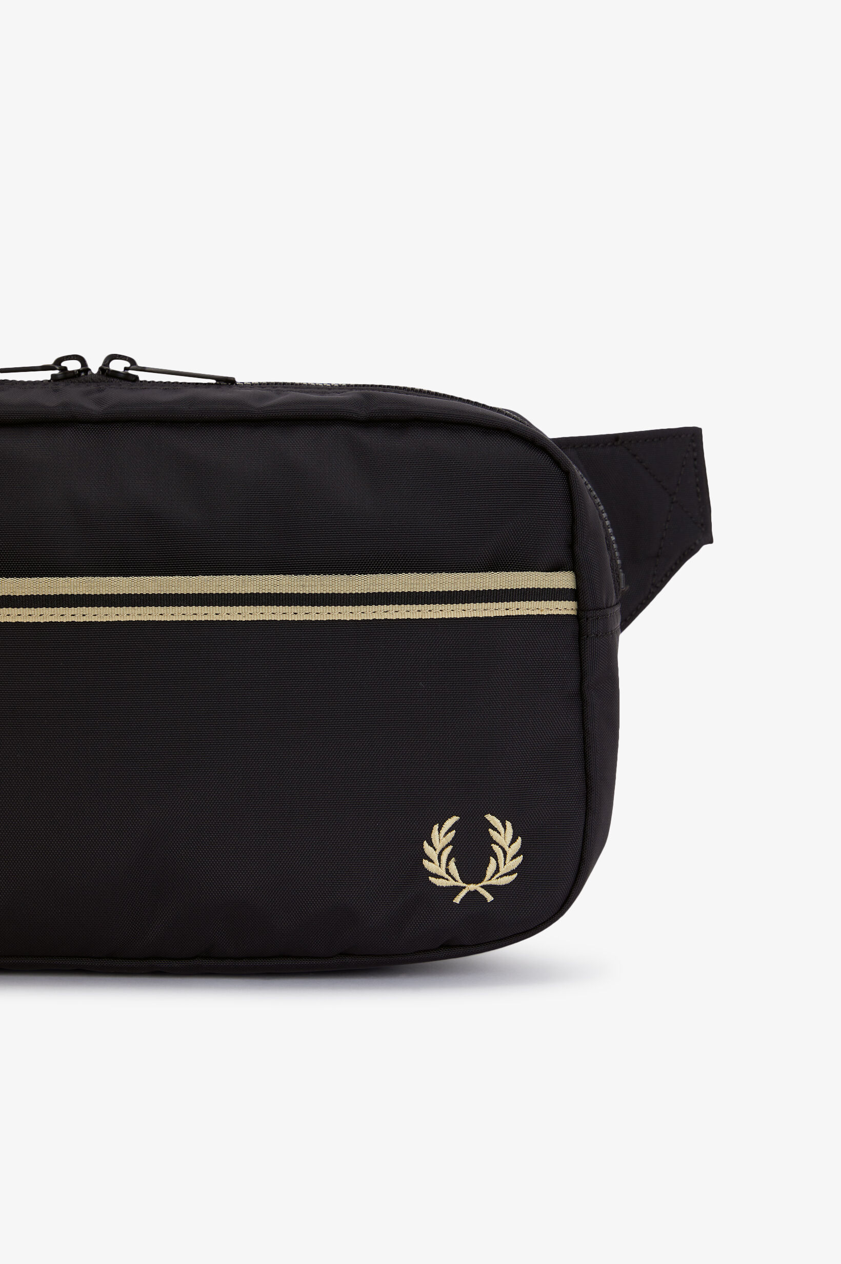 FRED PERRY 「Tipped Tape Crossbody Bag／ティップラインテープクロスボディバッグ」|ショルダー・メッセンジャー|