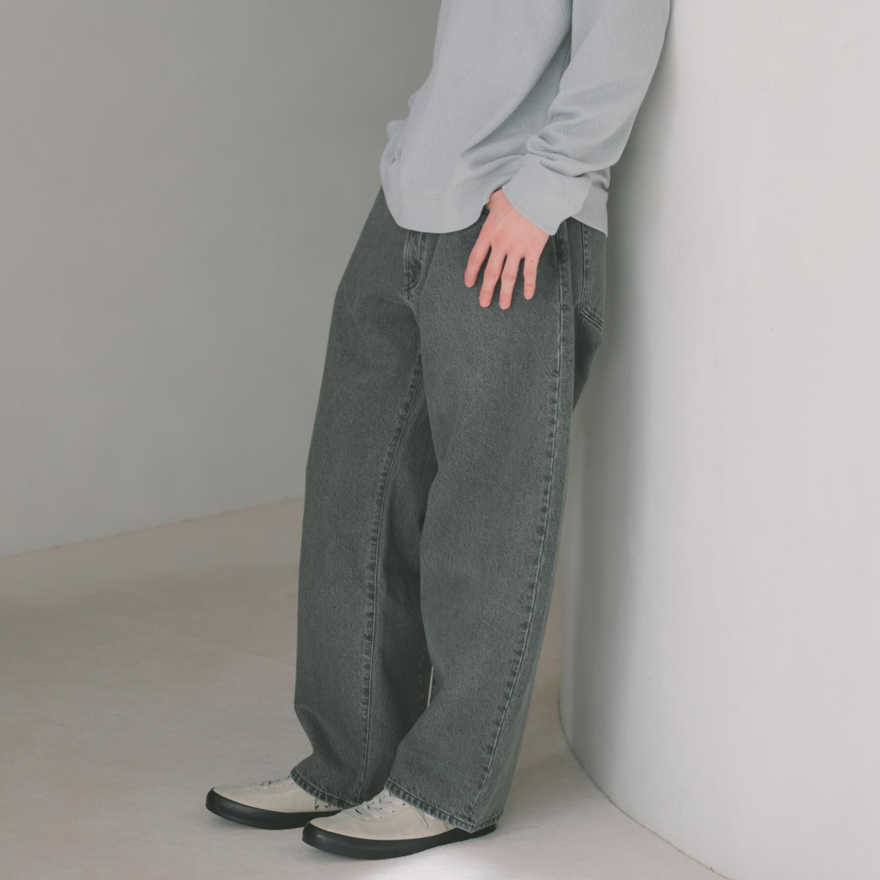 THE SHOP TK「【半歩先のオシャレ】デニムカーブパンツ　セットアップ可/洗濯機OK」|デニム|ブラック(019)