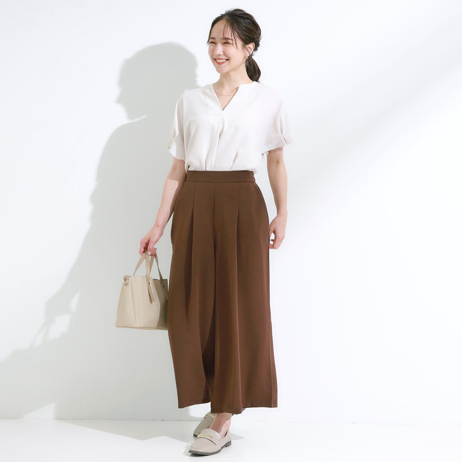 SHOO･LA･RUE「【S-LL/セットアップ可/ひんやり】きちんと見えで上品 お袖タック スキッパーブラウス」|シャツ・ブラウス|