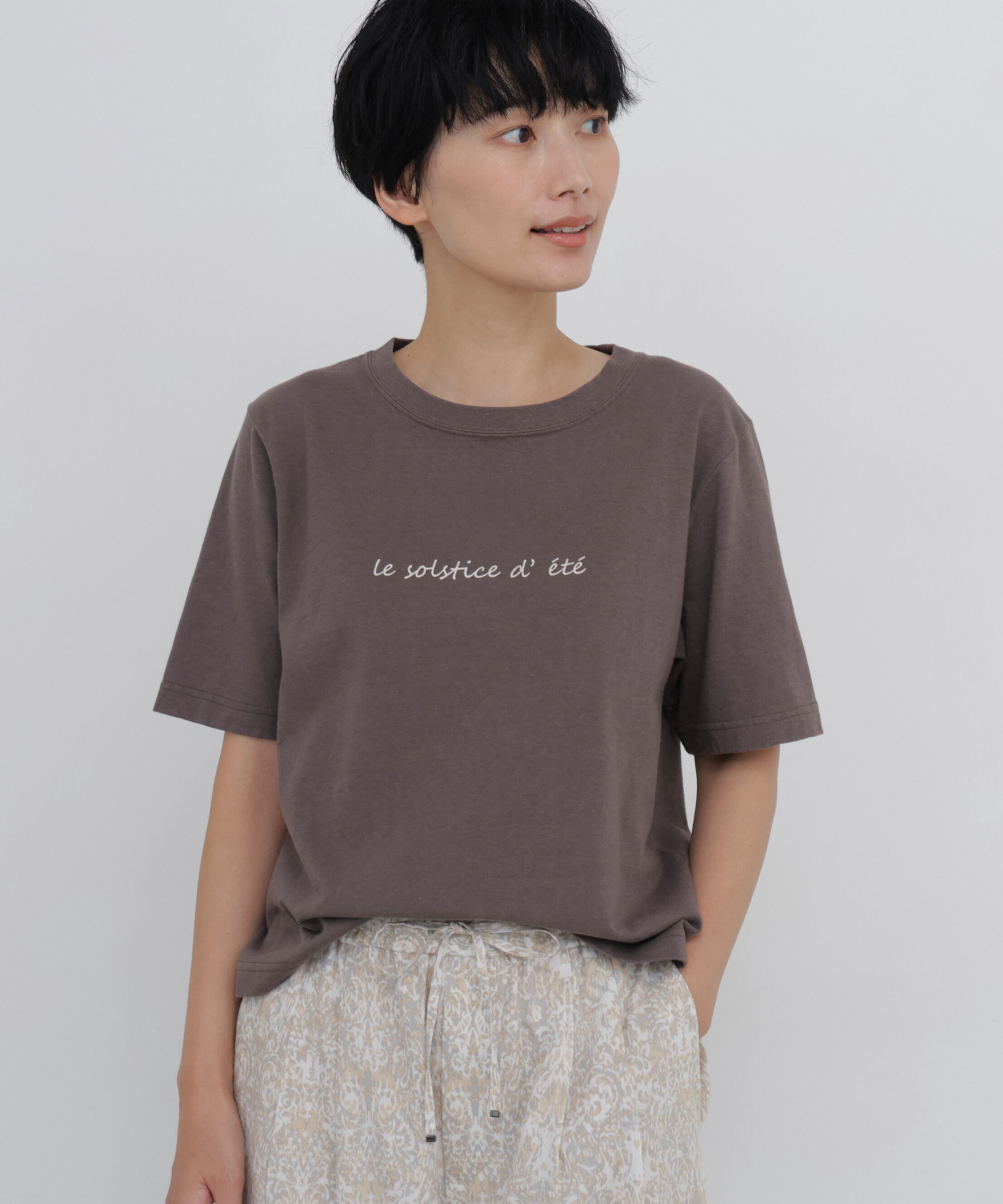  「《4色展開》メッセージロゴＴシャツ」|Tシャツ・カットソー|ブラウン