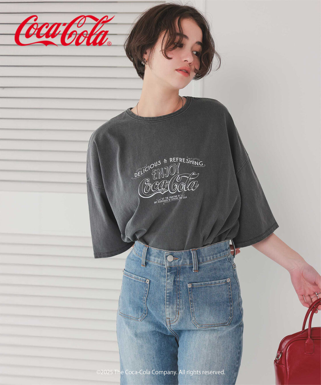 titivate「コカ･コーラ オーバーサイズTシャツ」|Tシャツ・カットソー|ﾁｬｺｰﾙ/ｵﾌﾎﾜｲﾄ
