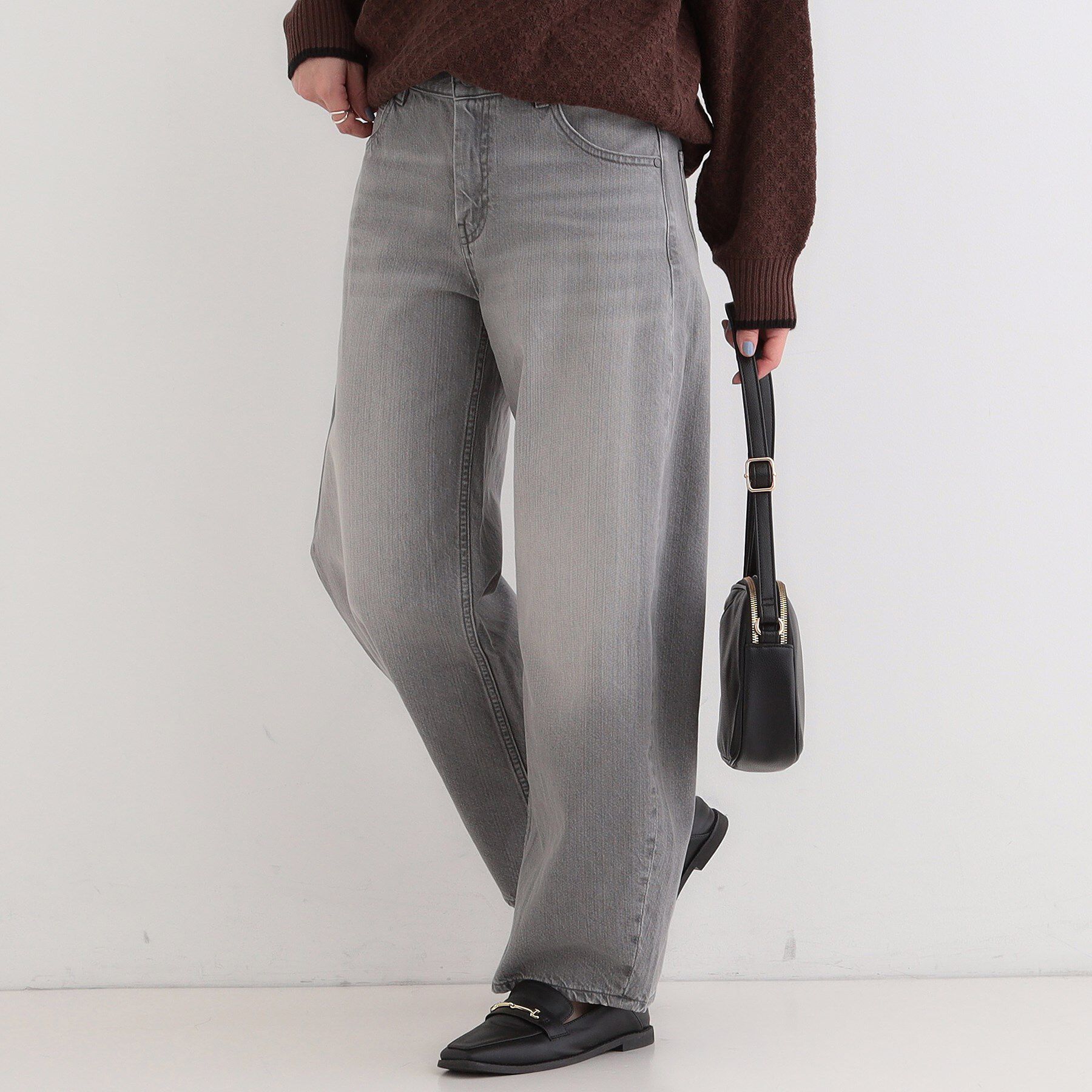 SHOO･LA･RUE「【SHOO・LA・RUE DENIM/高レビュー】ゆるっと決まる こなれカーブデニムパンツ」|デニム|ライトグレー(011