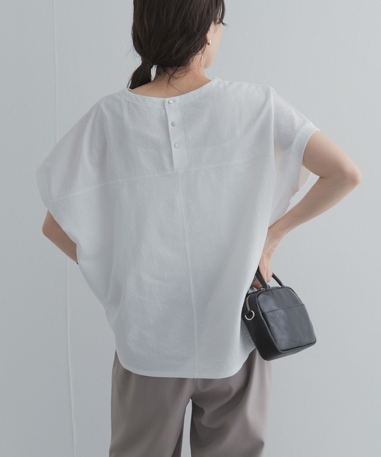 URBAN RESEARCH DOORS「リネンタッチBACKボタンプルオーバー」|Tシャツ・カットソー|オフホワイト