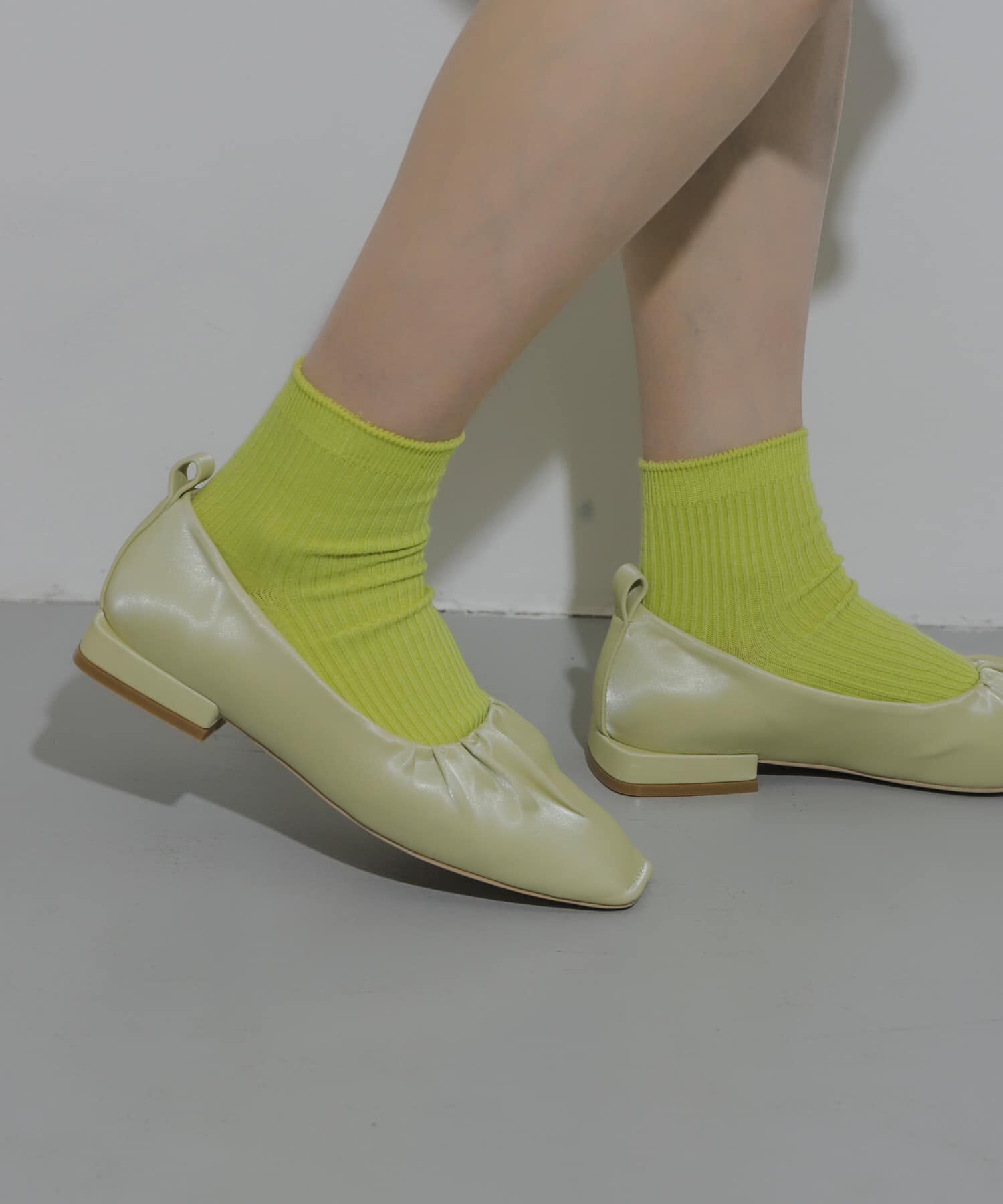 SENSE OF PLACE by URBAN RESEARCH「シャイニーギャザーフラットシューズ」|パンプス|イエロー