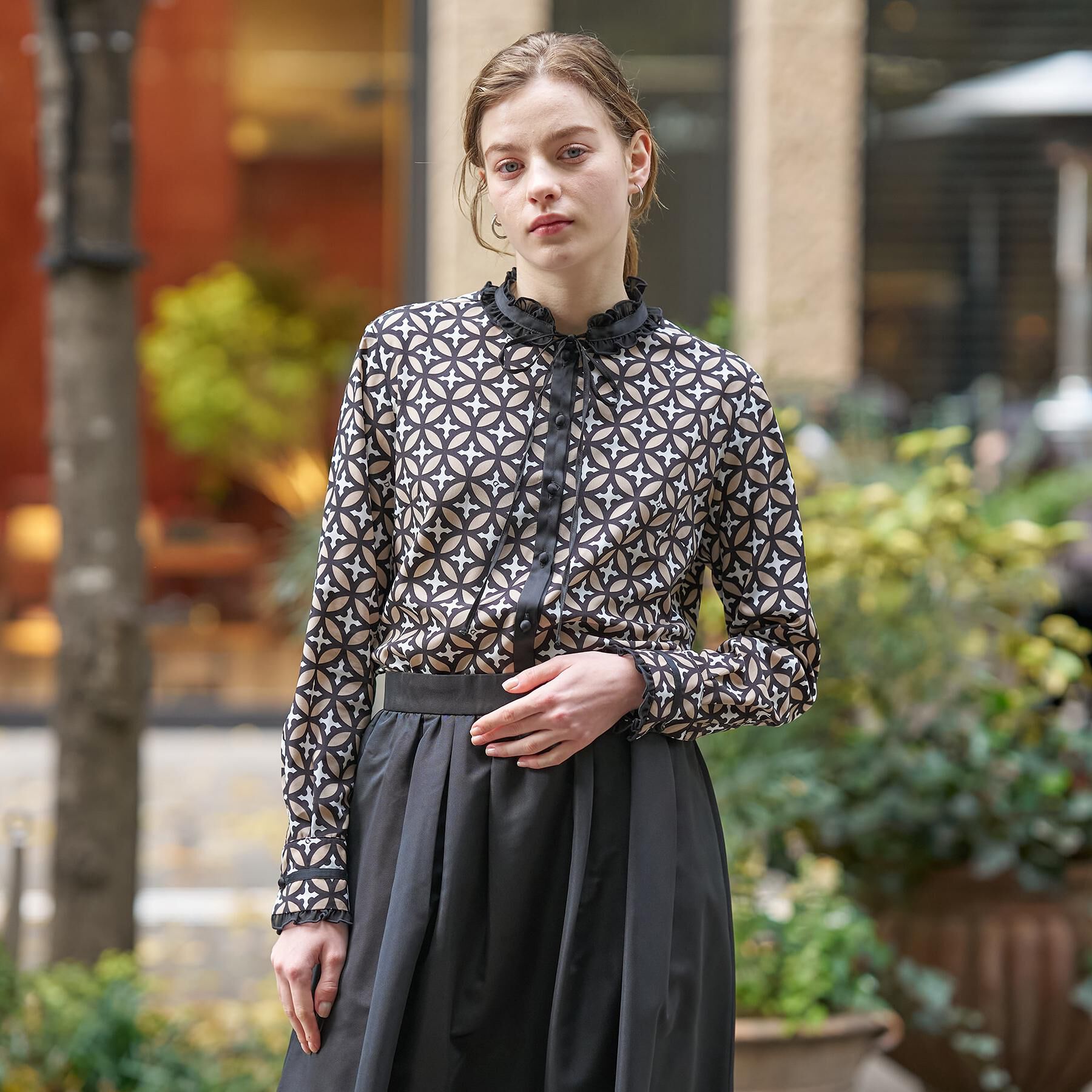 DRESSTERIOR「【モデル美香&times;DRESSTERIOR】コラボレーション オーバーラップサークルブラウス」|シャツ・ブラウス|
