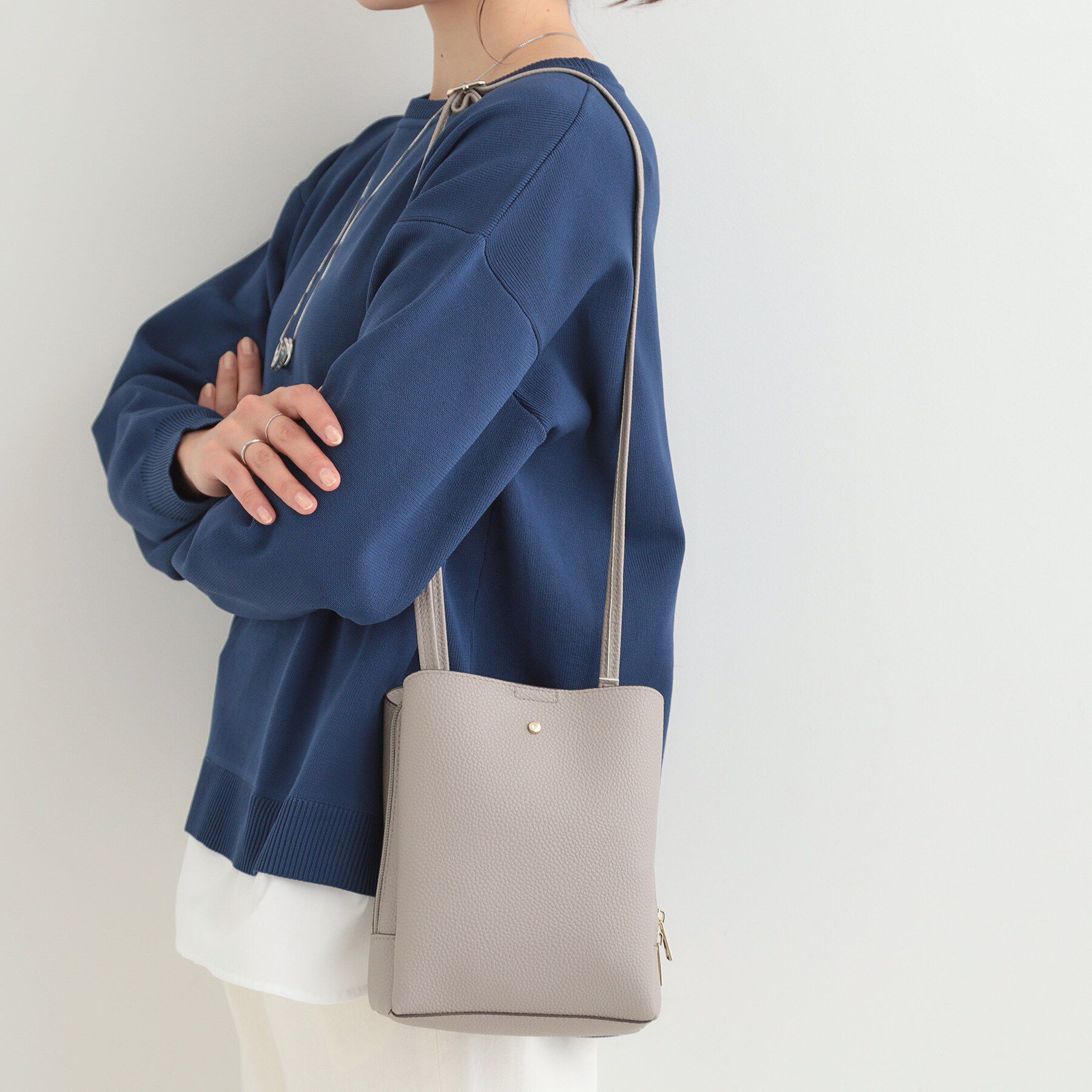 SHOO･LA･RUE「【軽量/高レビュー】見た目よりもたっぷり入る ふわっと軽い3層ショルダー」|ショルダー・メッセンジャー|チャコールグレー(0