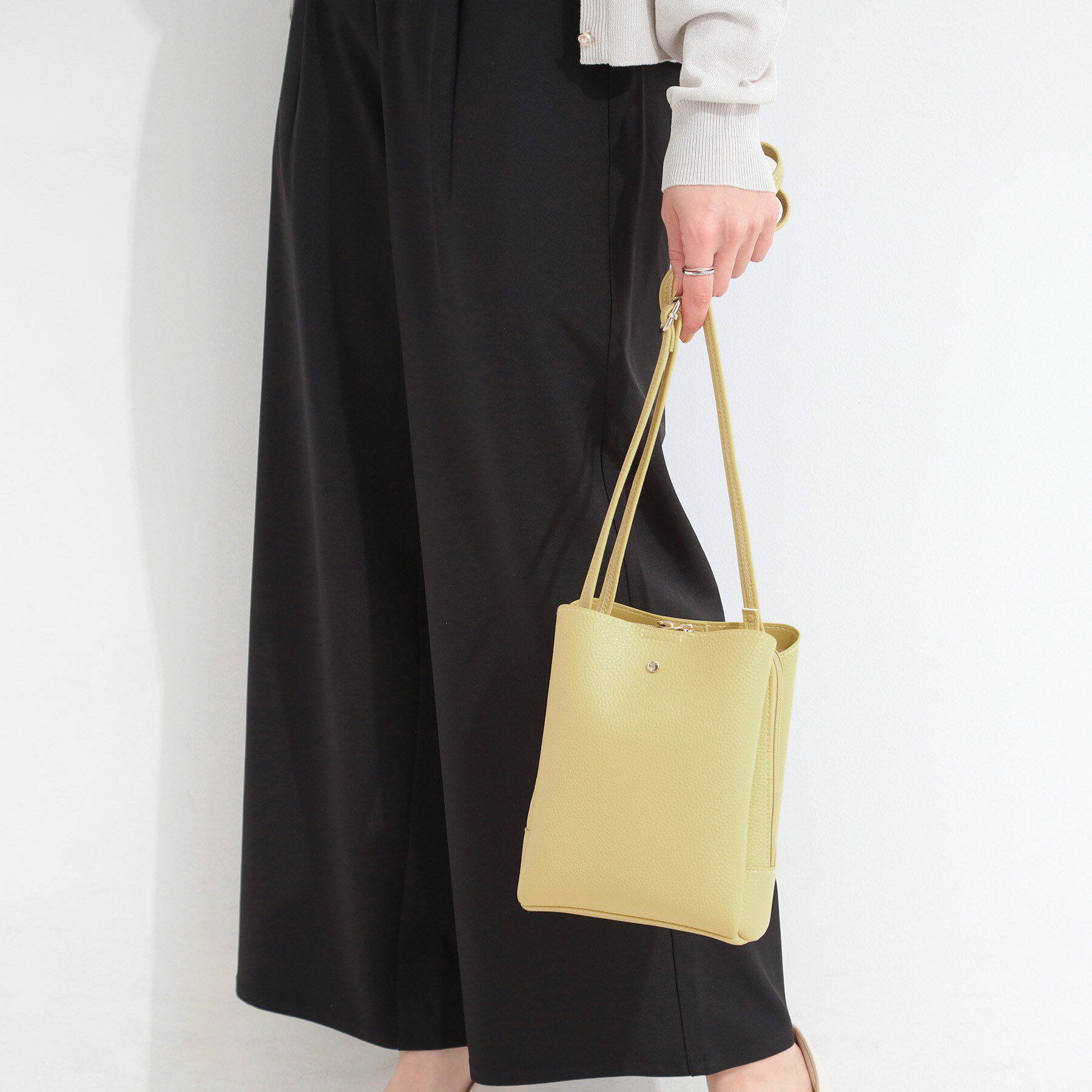 SHOO･LA･RUE「【軽量/高レビュー】見た目よりもたっぷり入る ふわっと軽い3層ショルダー」|ショルダー・メッセンジャー|イエロー(031)