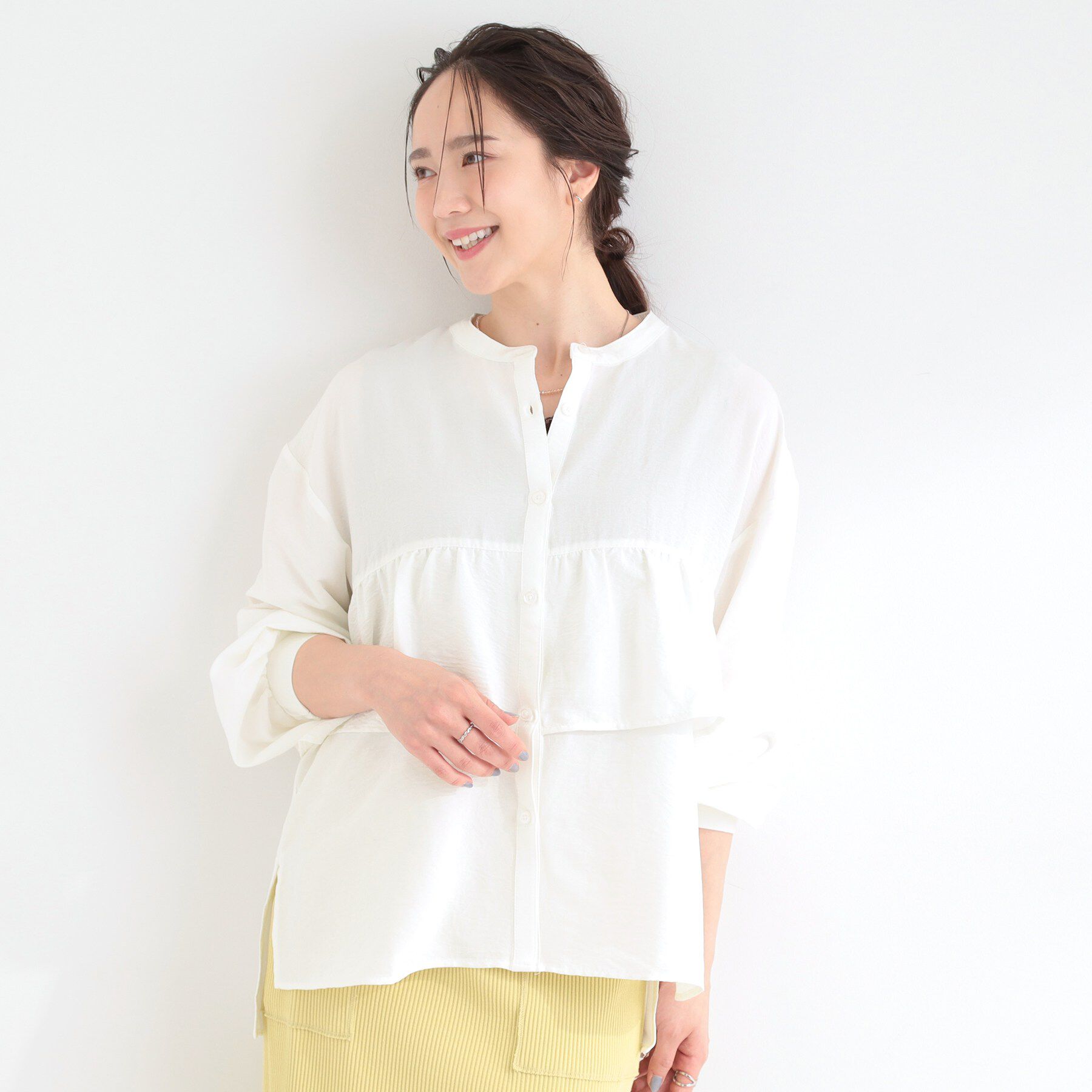 SHOO･LA･RUE「【S-LL】程よい甘さが魅力 ギャザー切り替えフリルシャツ」|シャツ・ブラウス|