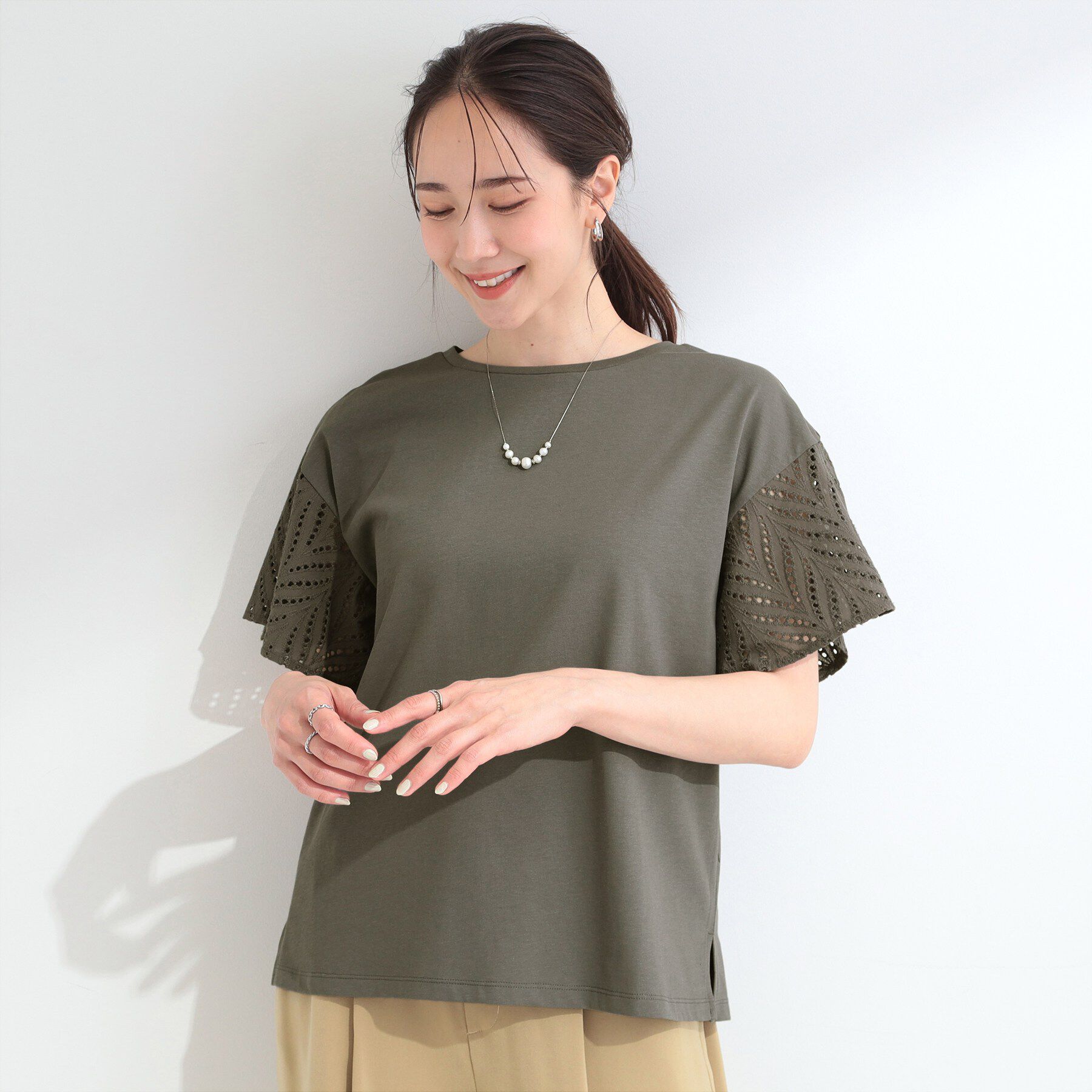 SHOO･LA･RUE「【汗じみ防止/ひんやり/S-LL】レースが華やか お袖フレアTシャツ」|Tシャツ・カットソー|