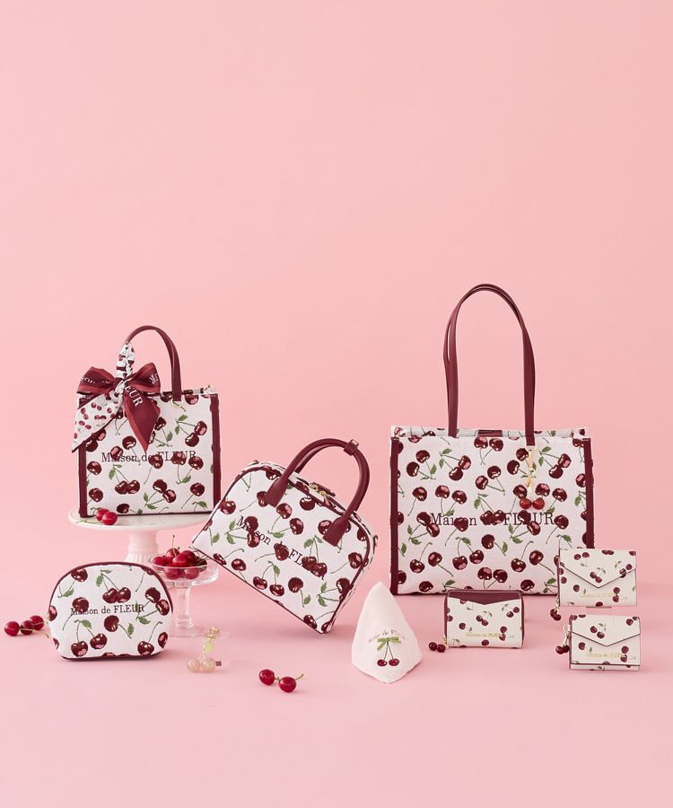 Maison de FLEUR「チェリー柄ゴブランラウンドポーチ」|ポーチ|