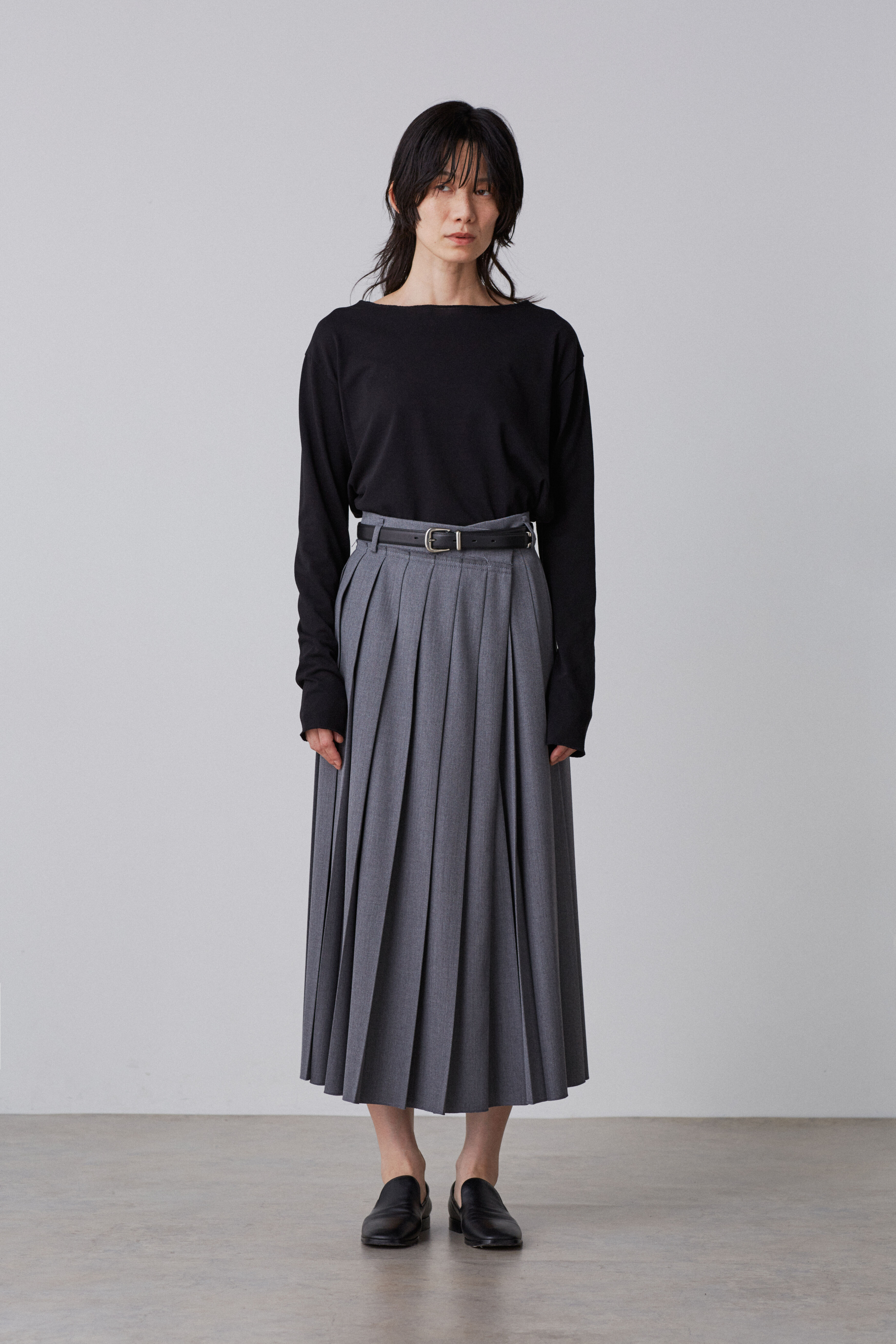 YLEVE 「YLEVE / WOOL SURGE PLEATED  SKIRT」|スカート|