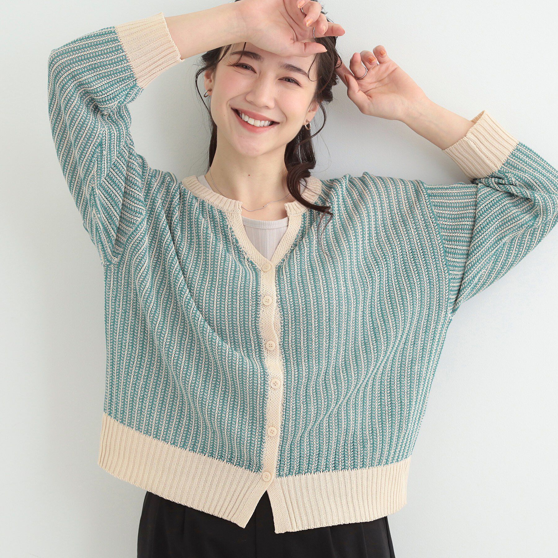 SHOO･LA･RUE「【洗濯機可/S-LL】キーネックでお顔周りすっきり ざっくり編みカーディガン」|カーディガン|グリーン(322)