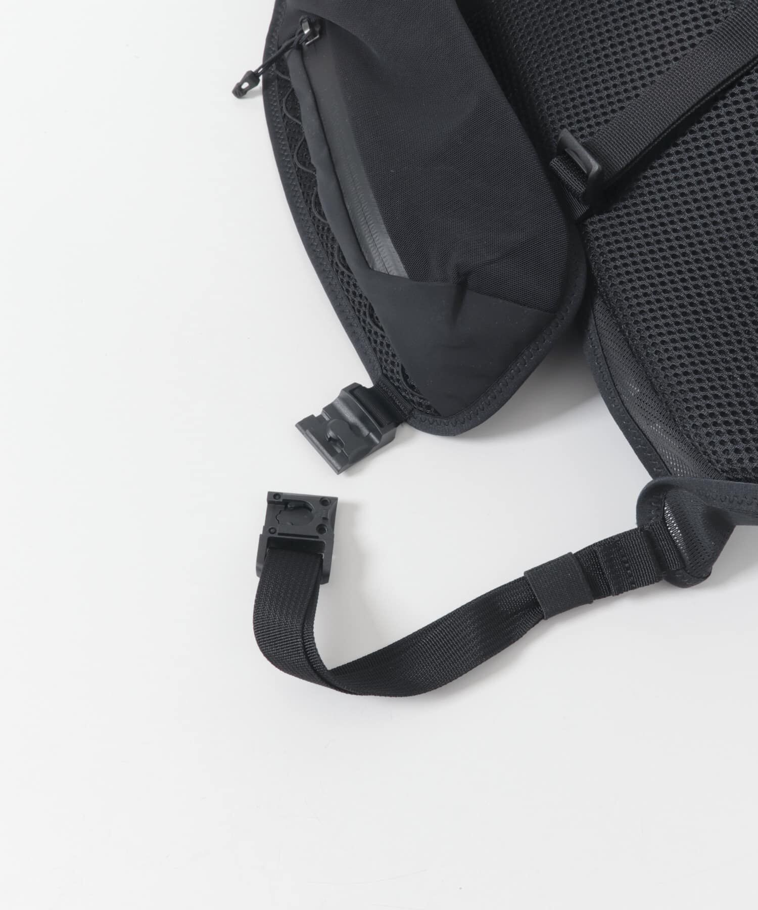 URBAN RESEARCH「SALOMON　ADV CROSS BODY BAG」|ショルダー・メッセンジャー|