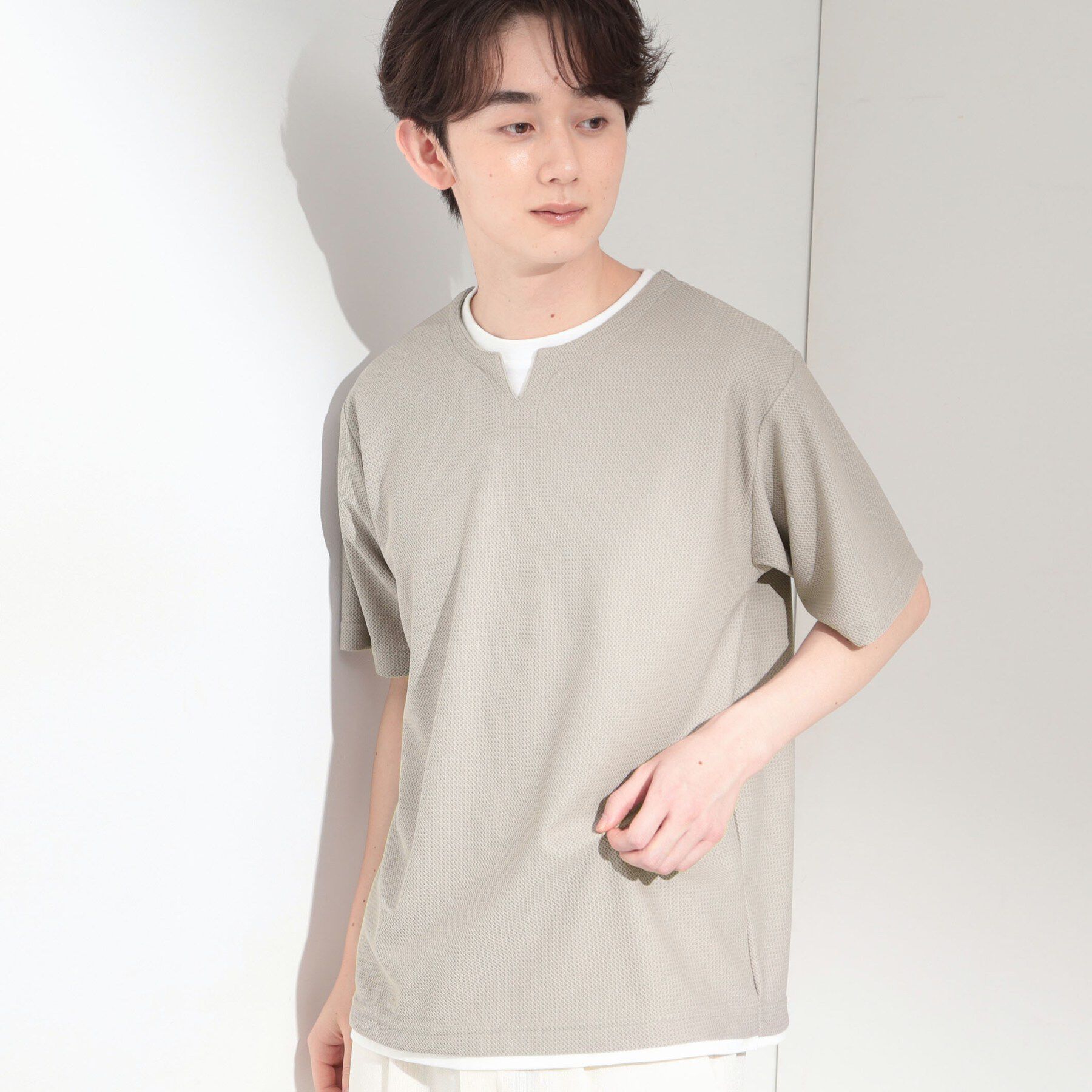 THE SHOP TK「【一枚でコーディネートが完成！】レイヤード風 キーネック 半袖Tシャツ 洗濯機OK」|Tシャツ・カットソー|ライトベージュ(05