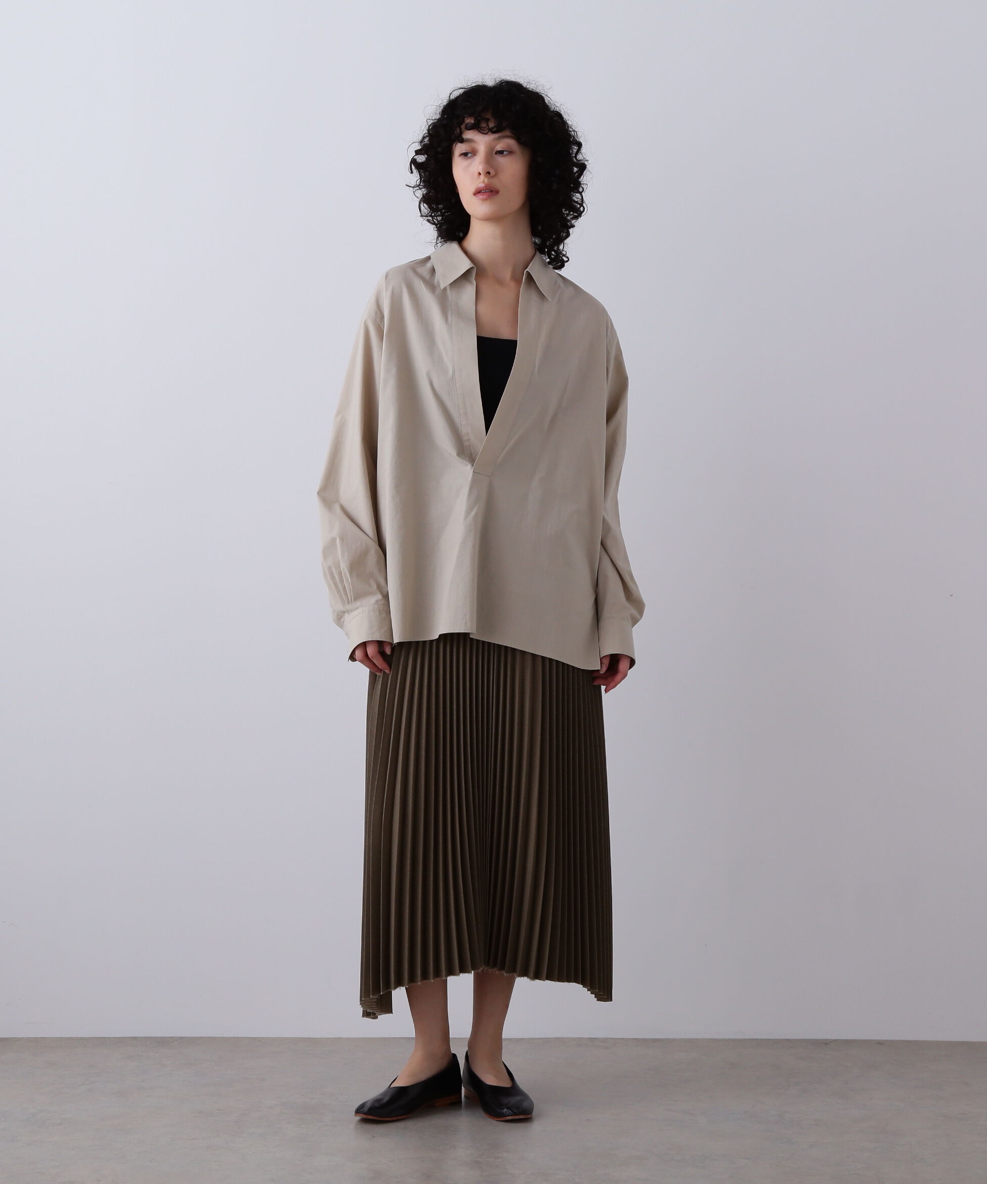 YLEVE 「YLEVE / VINTAGE PIGMENTDYE WOOL PLEATED SKIRT」|スカート|ベージュ