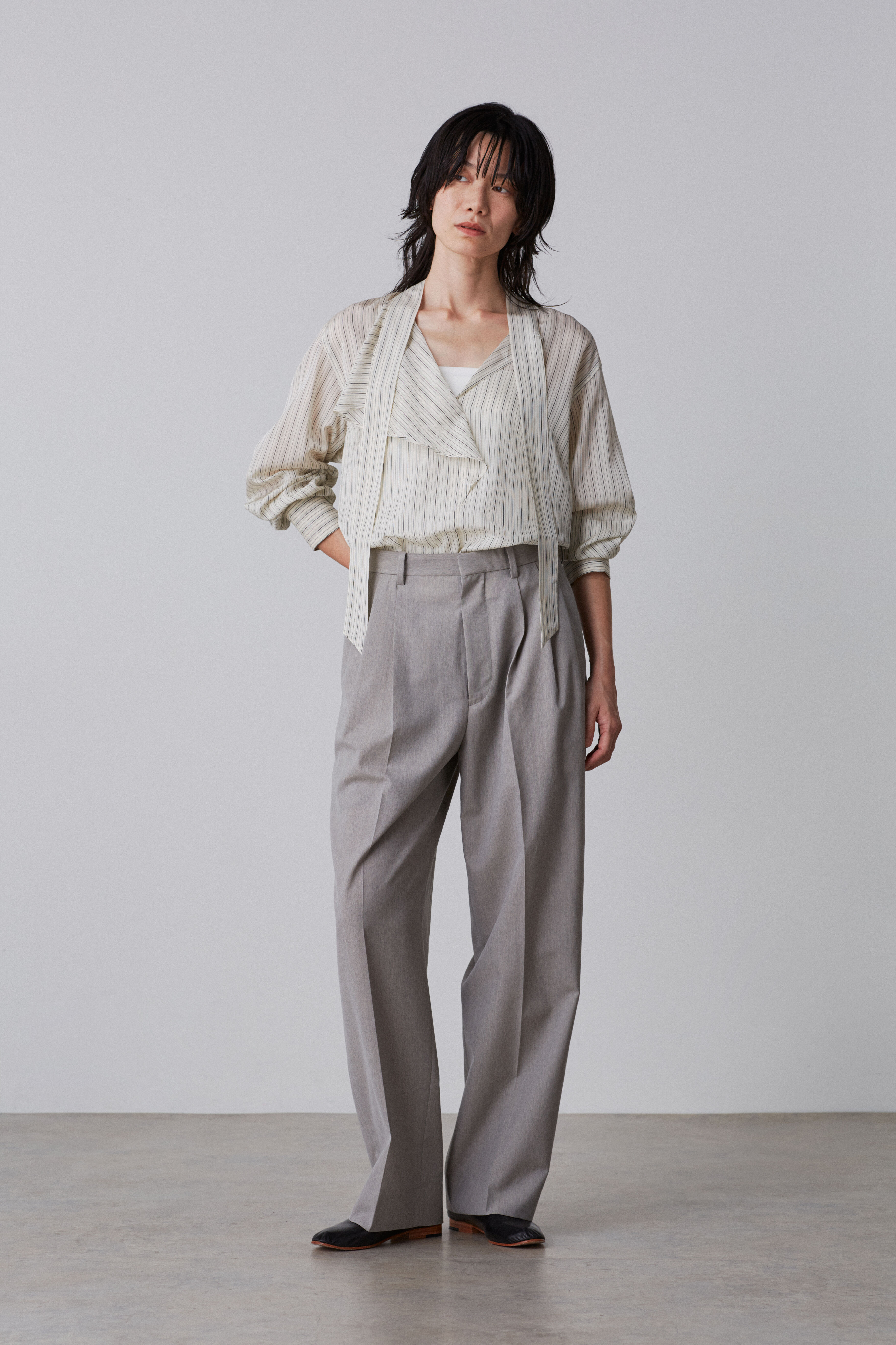 YLEVE 「YLEVE / WOOL CHAMBRAY TROUSERS」|その他|グレー
