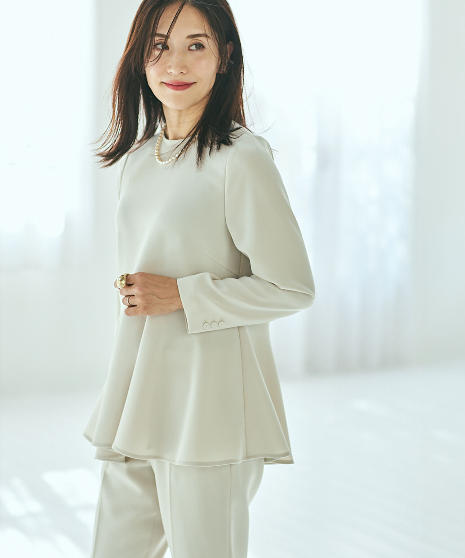 ROPE「トリアセテートダブルクロス ペプラムブラウス【セレモニー/通勤対応】【洗える】」|シャツ・ブラウス|ベージュ(27)