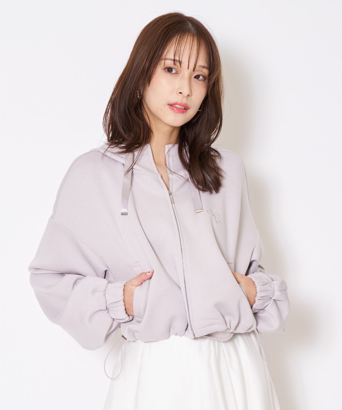 アンドクチュール「ロゴ刺繍ZIPパーカー」|パーカー|