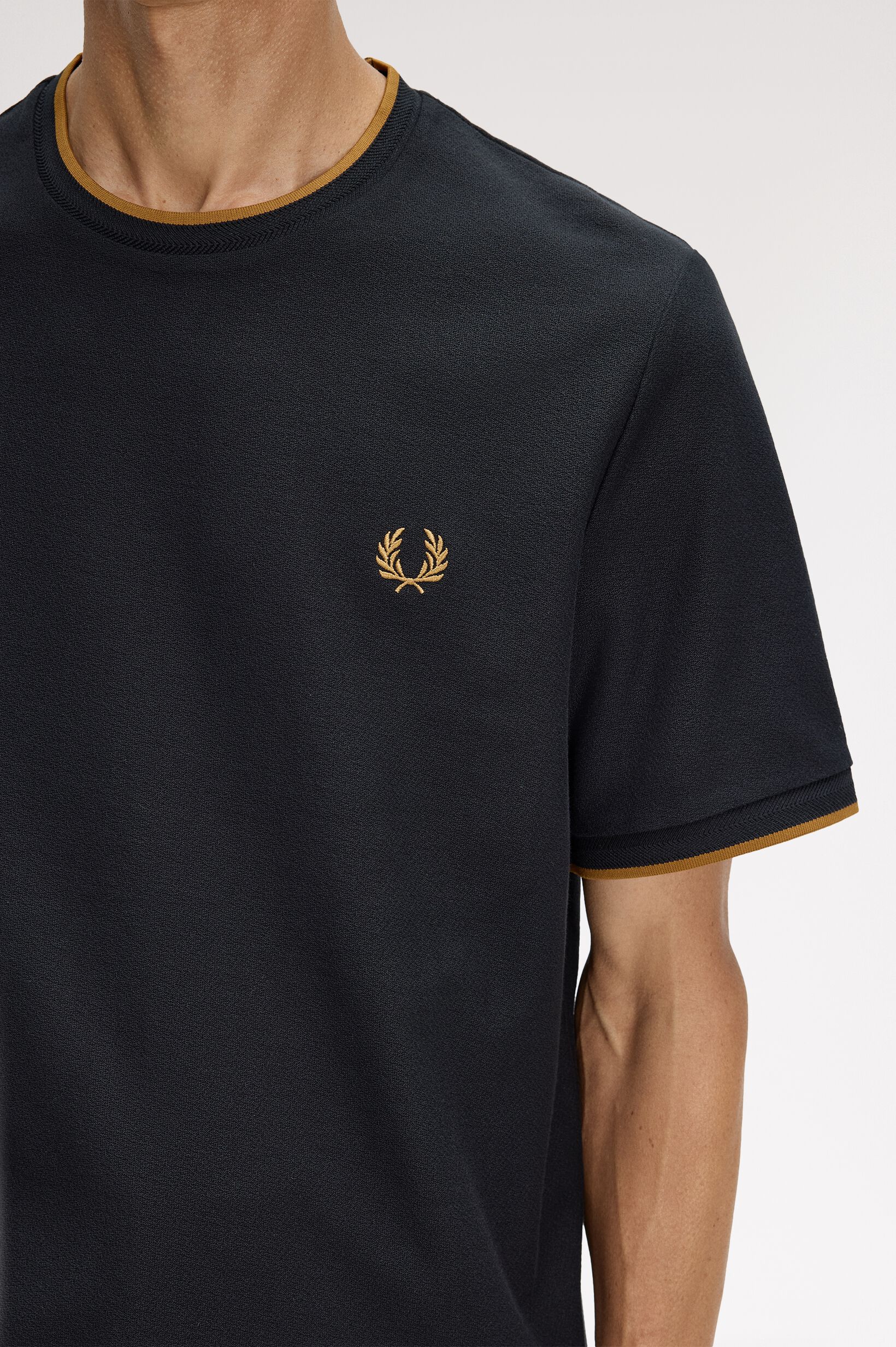 FRED PERRY 「Trim Detail Crepe Pique T-Shirt ／シングルティップTシャツ」|Tシャツ・カットソー|