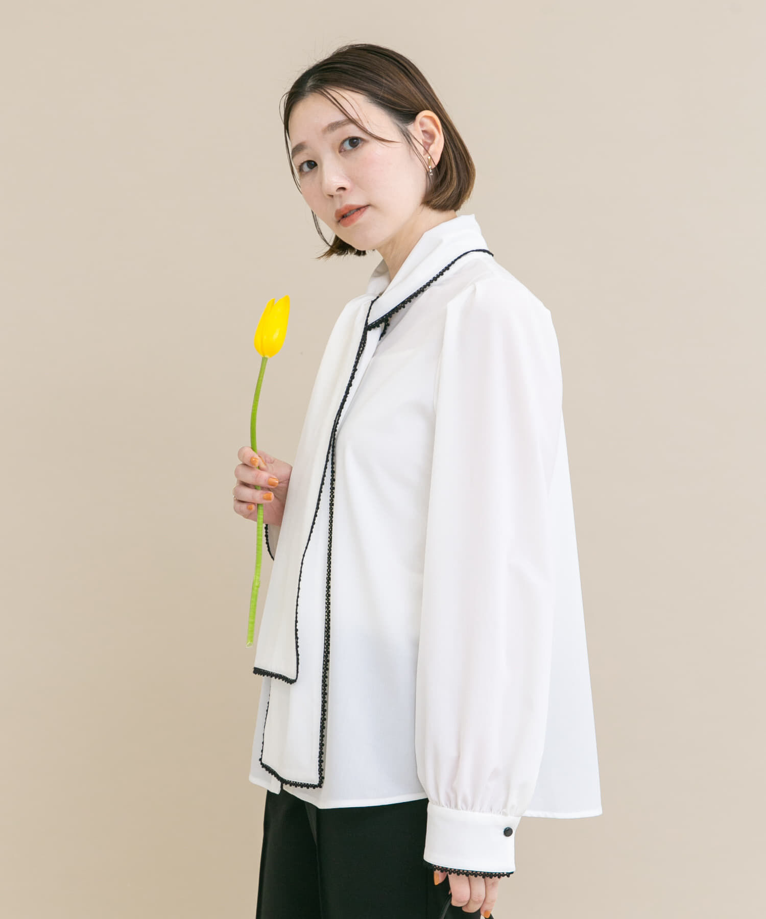 URBAN RESEARCH ROSSO「『WEB/一部店舗限定』トリミングボウタイブラウス」|シャツ・ブラウス|