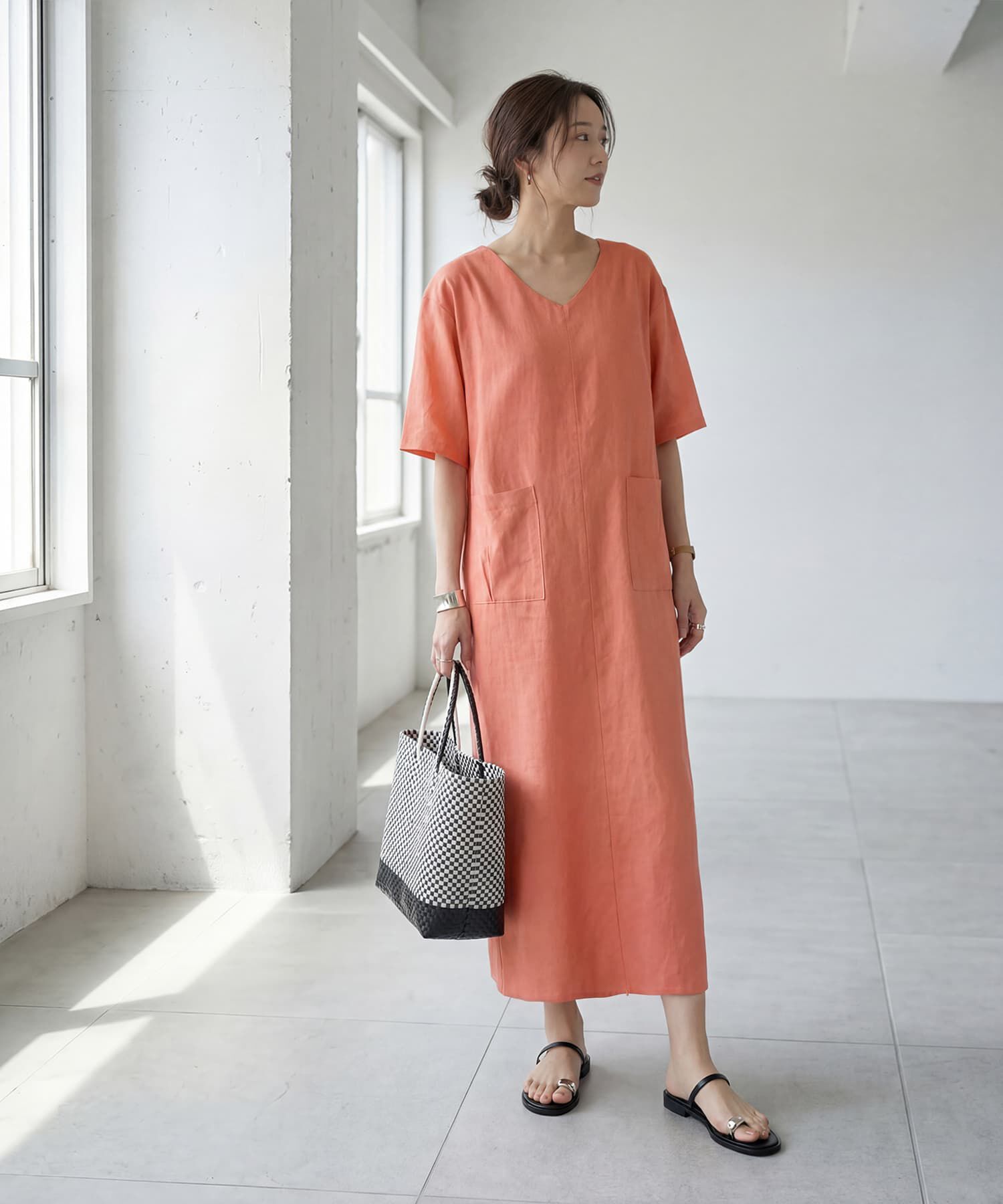 STYLE DELI「ファスナースリット麻混Vネックワンピース」|ワンピース|ピーチオレンジ