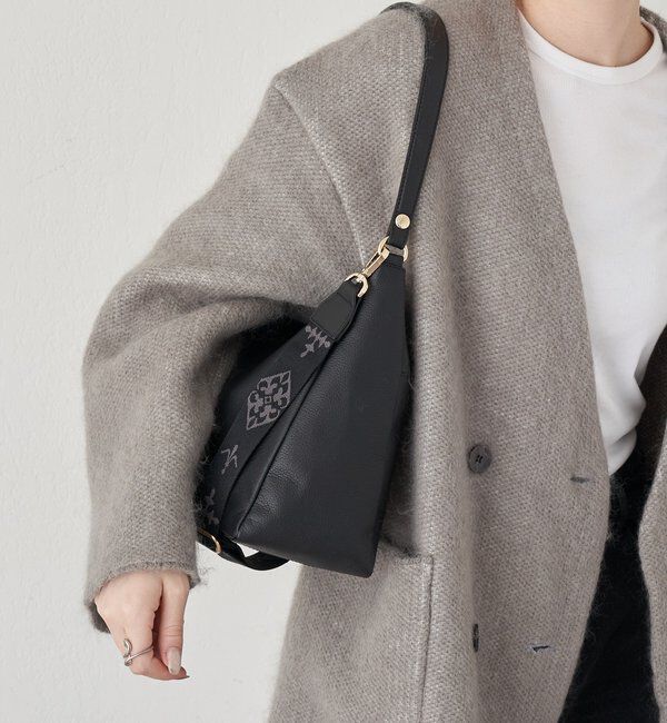  「【店頭人気NO.1】エンボスモノグラム2WAYショルダーバッグ」|ショルダー・メッセンジャー|