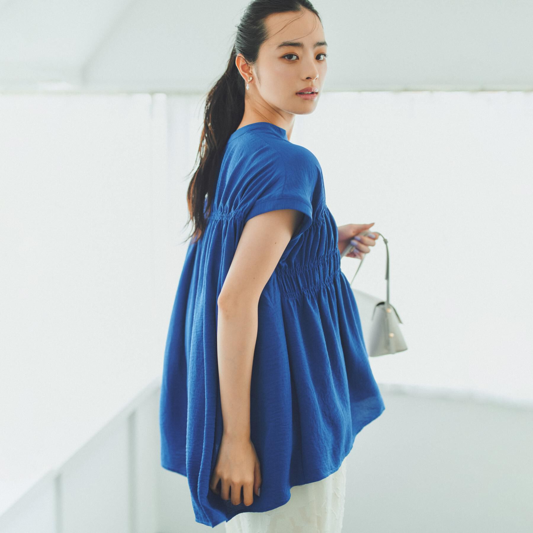 THE SHOP TK「【夏に嬉しい機能つき】ひんやりさらさら シャーリングブラウス」|シャツ・ブラウス|