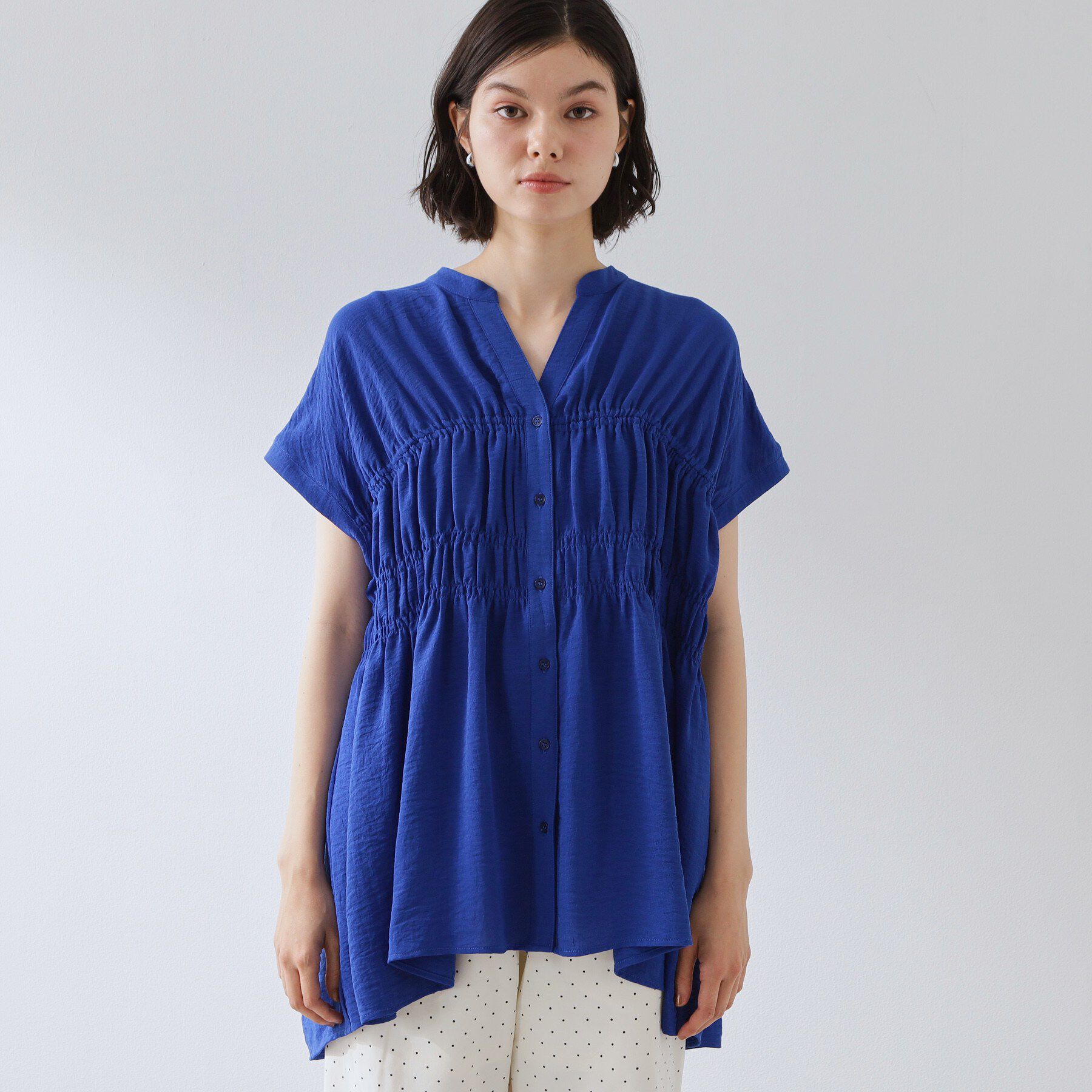 THE SHOP TK「【夏に嬉しい機能つき】ひんやりさらさら シャーリングブラウス」|シャツ・ブラウス|