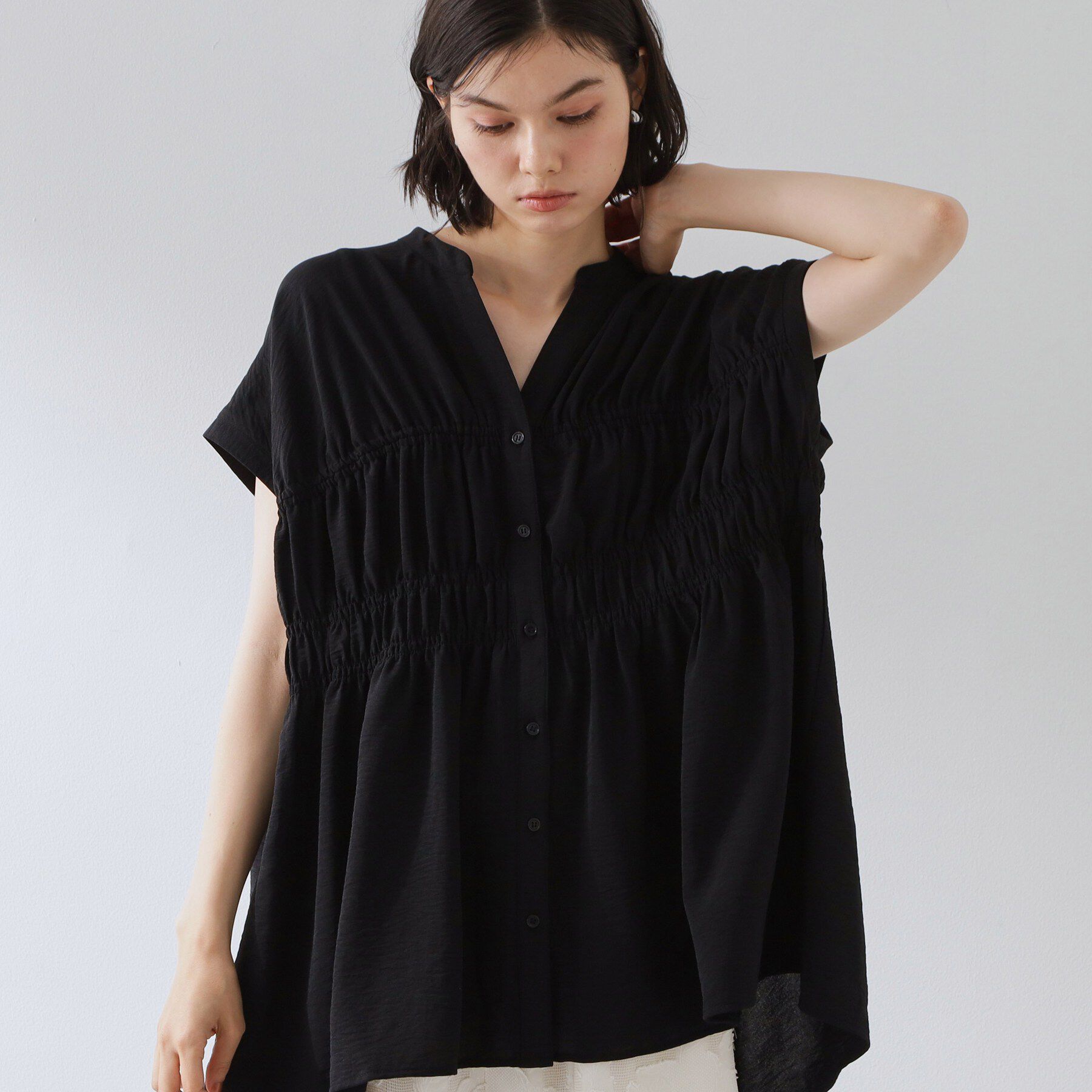 THE SHOP TK「【夏に嬉しい機能つき】ひんやりさらさら シャーリングブラウス」|シャツ・ブラウス|ブラック(019)