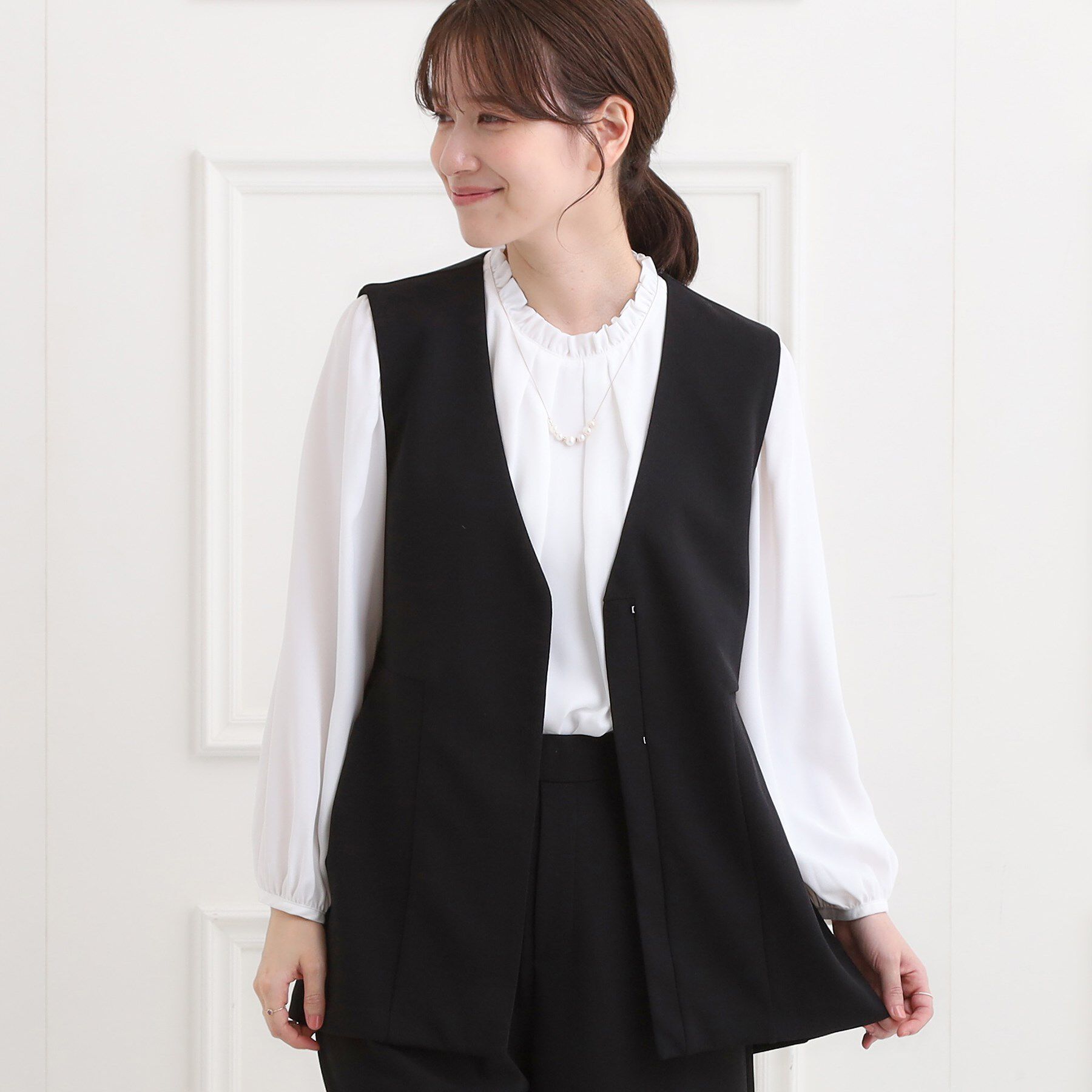 SHOO･LA･RUE「【洗濯機可/セットアップ可/S-3L】きちんと楽に。カットジョーゼット ペプラムジレ」|ベスト・ジレ|ブラック(019)