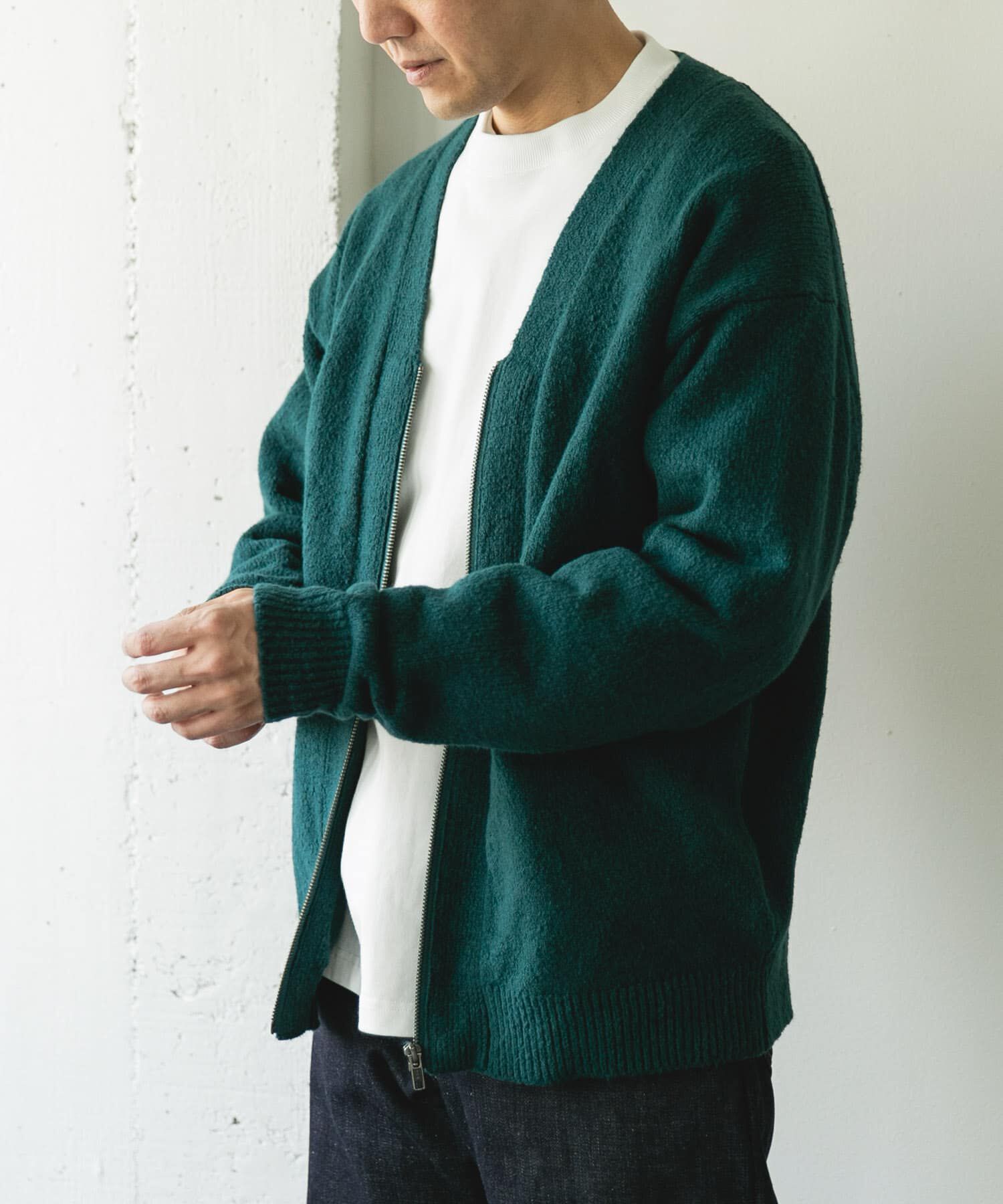 URBAN RESEARCH DOORS「AIR FIT Vネックカーディガン」|カーディガン|グリーン