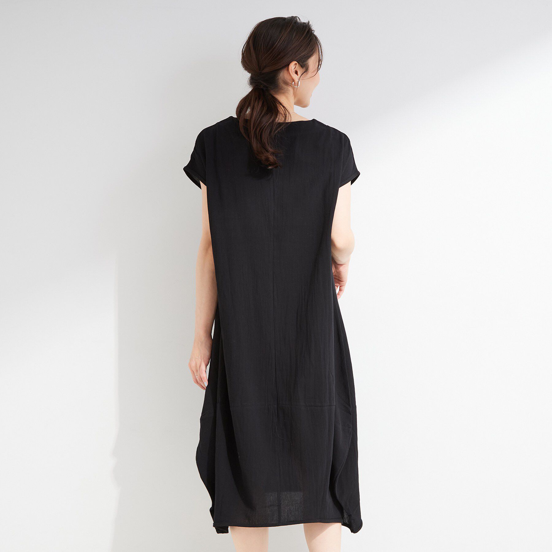 SHOO･LA･RUE「【S-LL/洗濯機可/体型カバー】ふんわりラインが女性らしい コクーンワンピース」|ワンピース|