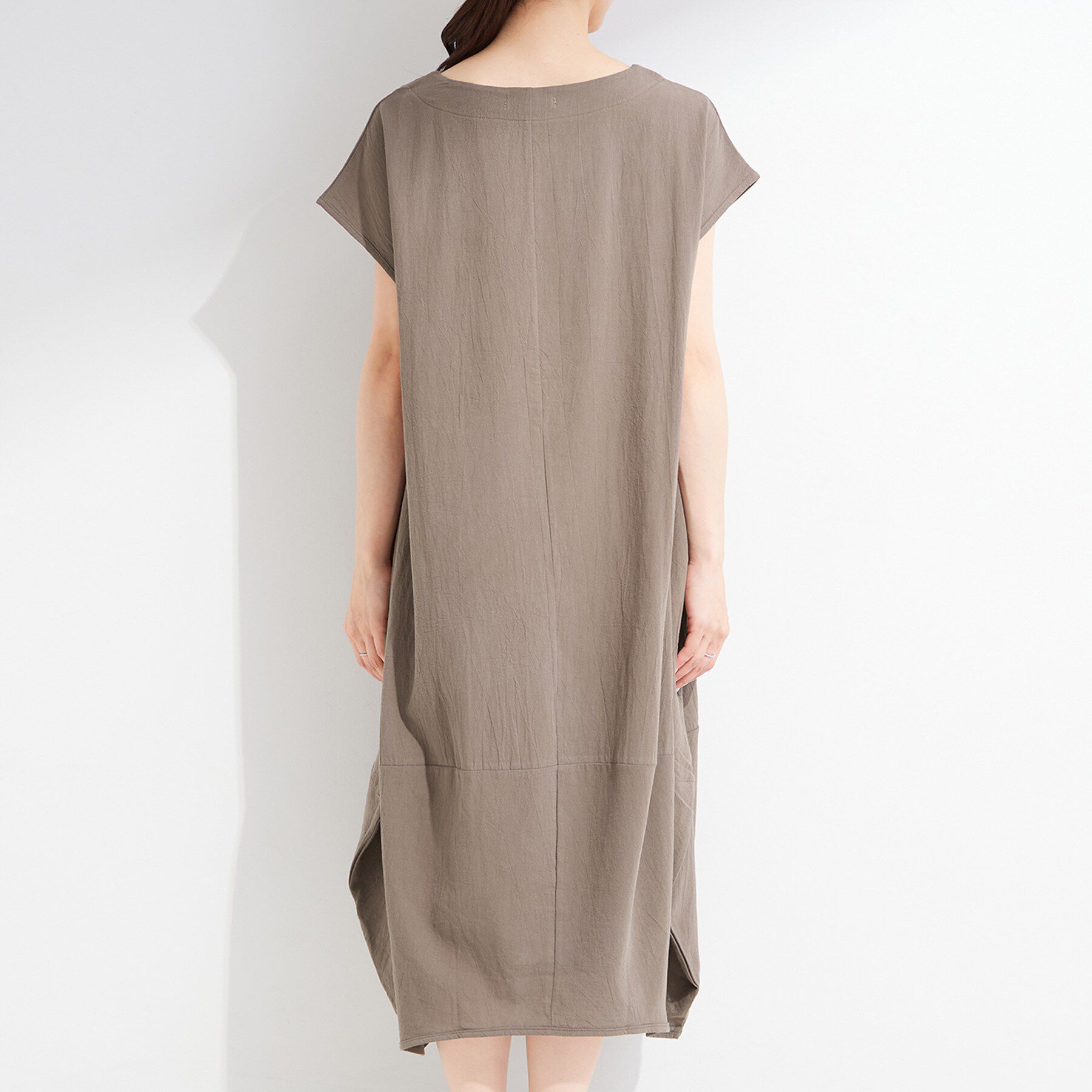 SHOO･LA･RUE「【S-LL/洗濯機可/体型カバー】ふんわりラインが女性らしい コクーンワンピース」|ワンピース|