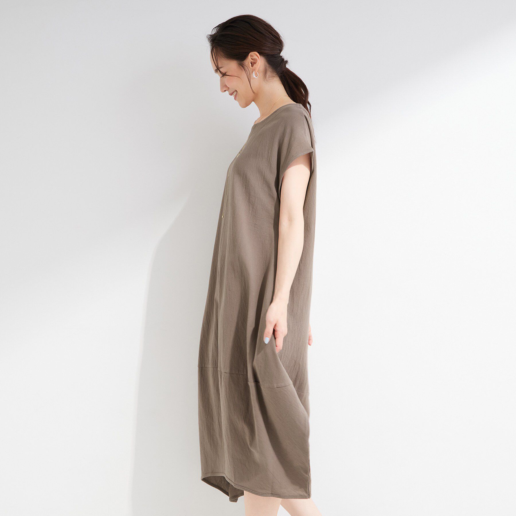 SHOO･LA･RUE「【S-LL/洗濯機可/体型カバー】ふんわりラインが女性らしい コクーンワンピース」|ワンピース|