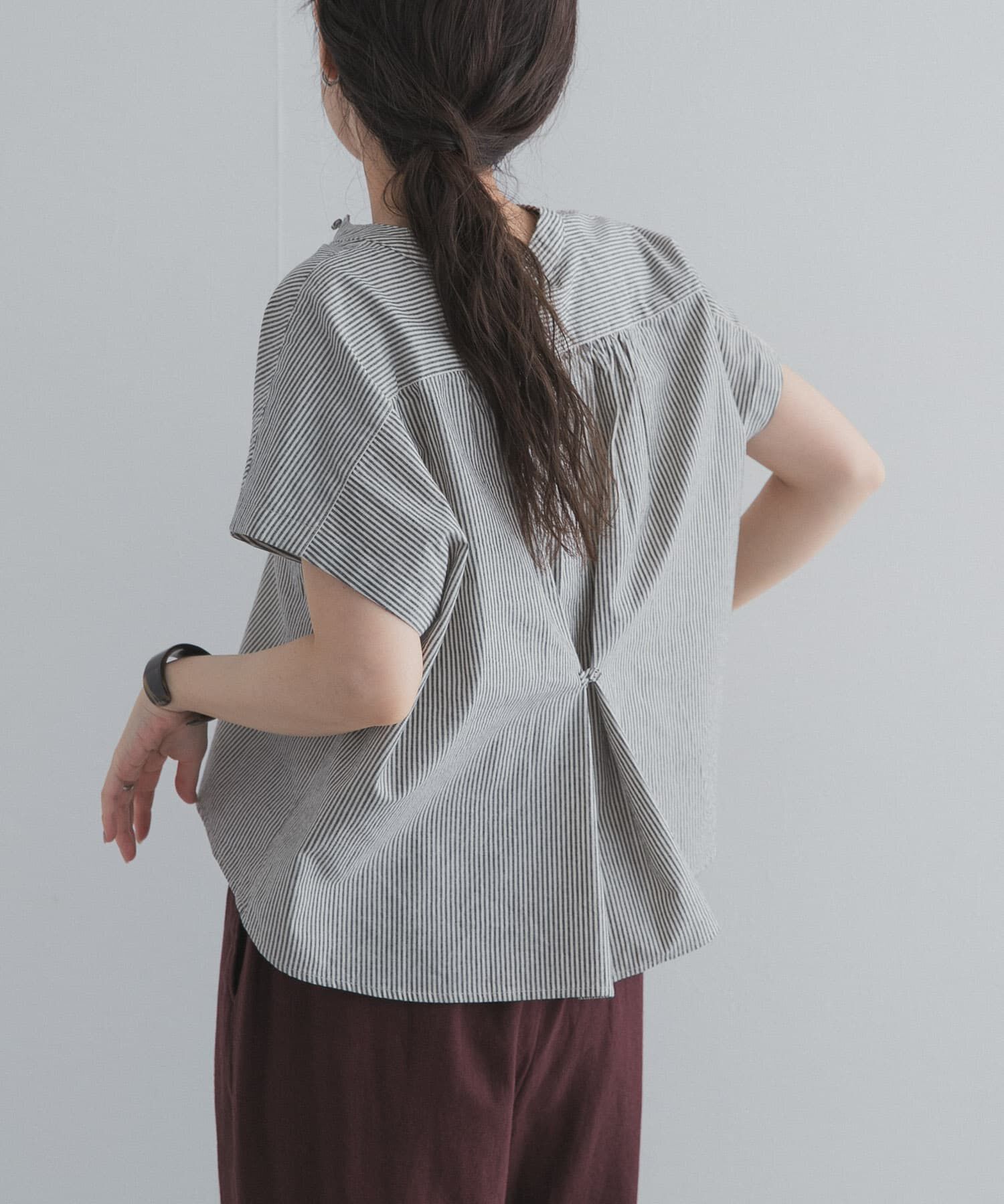 URBAN RESEARCH DOORS「ストライプクロップドブラウス」|シャツ・ブラウス|ブラック