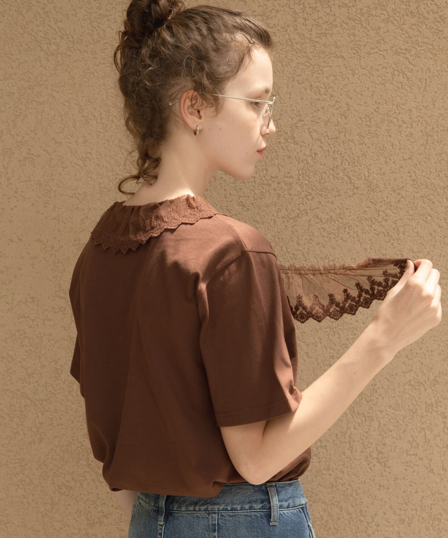 Sonny Label 「Vネックフリルレースカラープルオーバー」|Tシャツ・カットソー|ブラウン