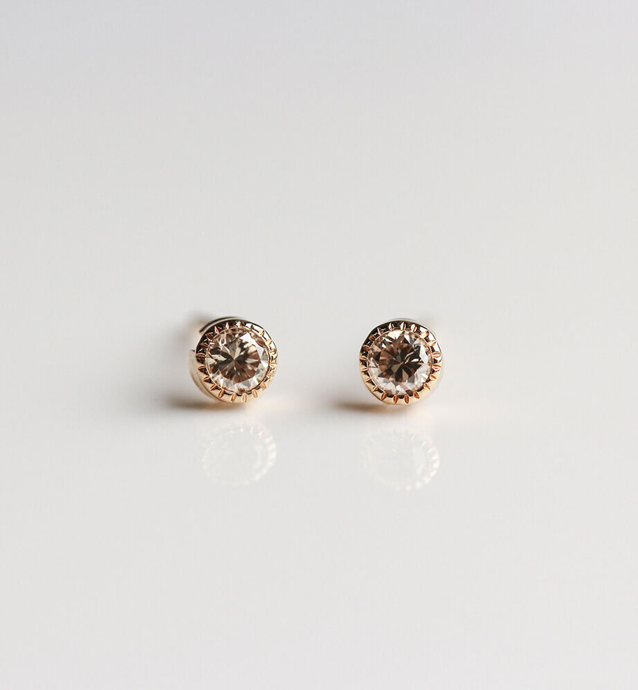  「一石 シャンパンダイヤモンド 0.2ct ピアス | K10YG」|ピアス|K10 イエローゴールド