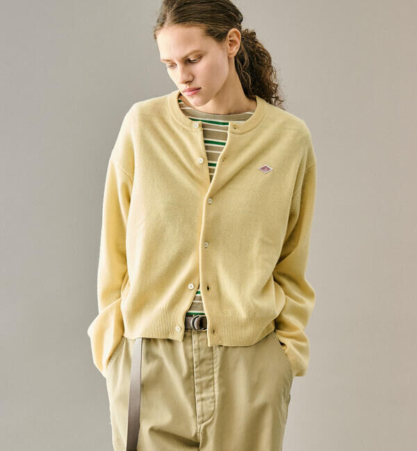  「DANTON | ラムウール クルーネックカーディガン WOMEN」|ニット・セーター|YELLOW