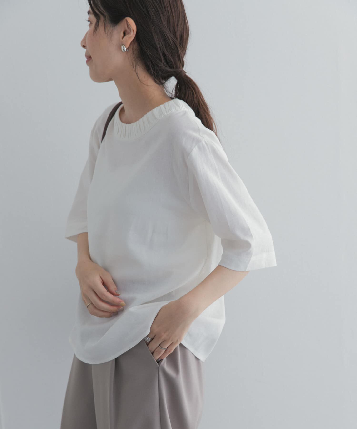 URBAN RESEARCH DOORS「リネンレーヨンバックリボンブラウス」|シャツ・ブラウス|オフホワイト
