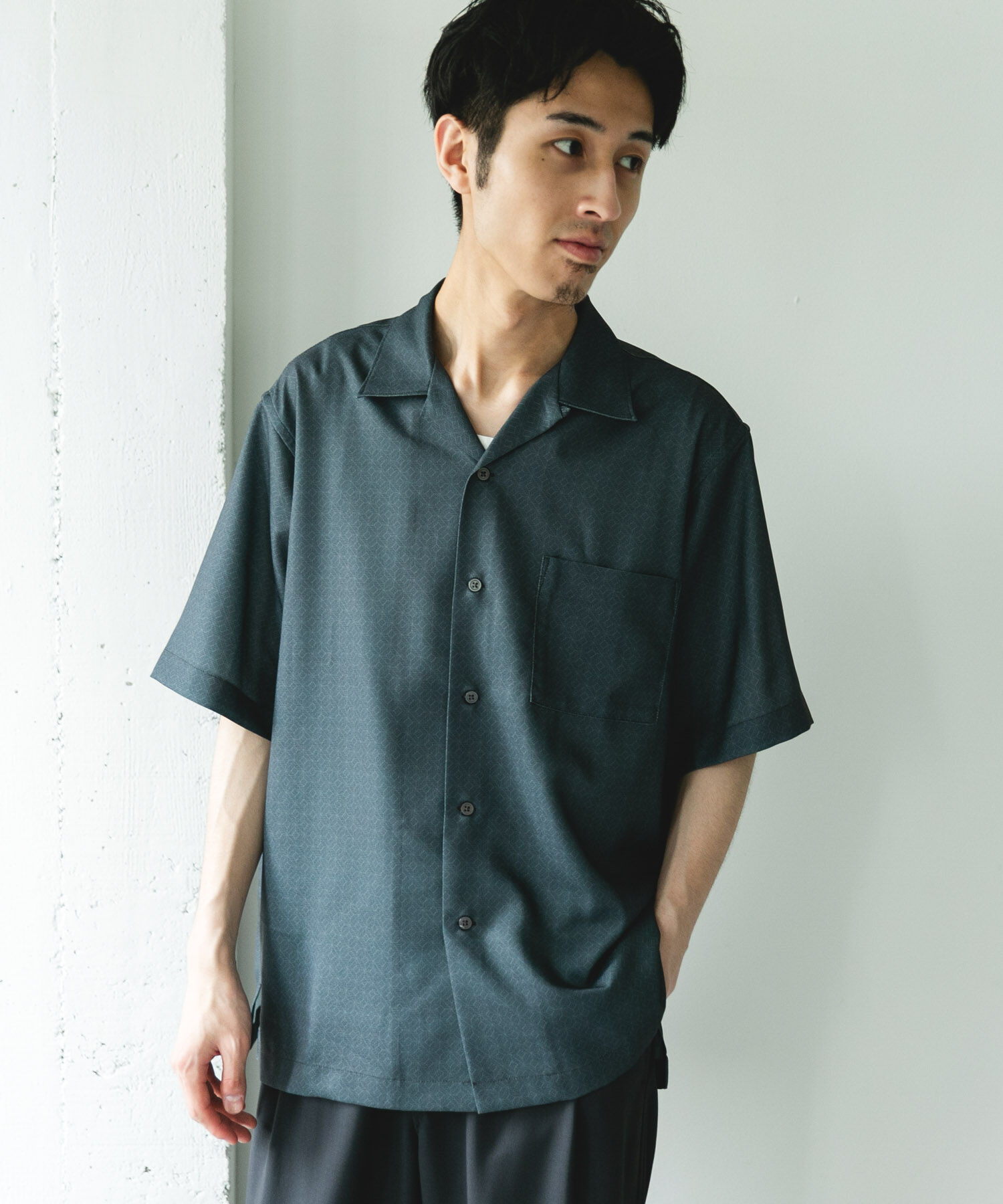 URBAN RESEARCH DOORS「セオアルファアプリントオープンカラーシャツ」|シャツ・ブラウス|グレー系その他
