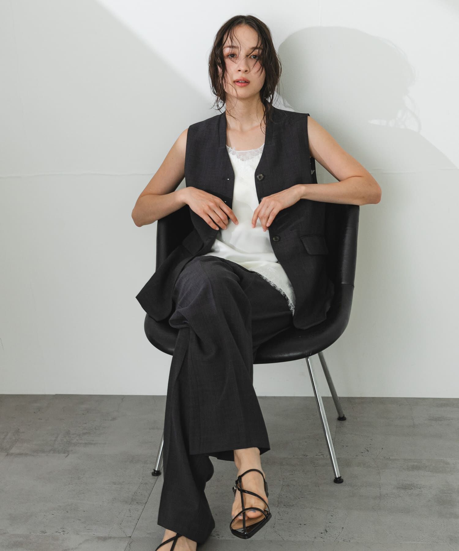 SENSE OF PLACE by URBAN RESEARCH「『UR TECH DRYLUXE』リネンライクジレ」|ベスト・ジレ|チャコールグレー
